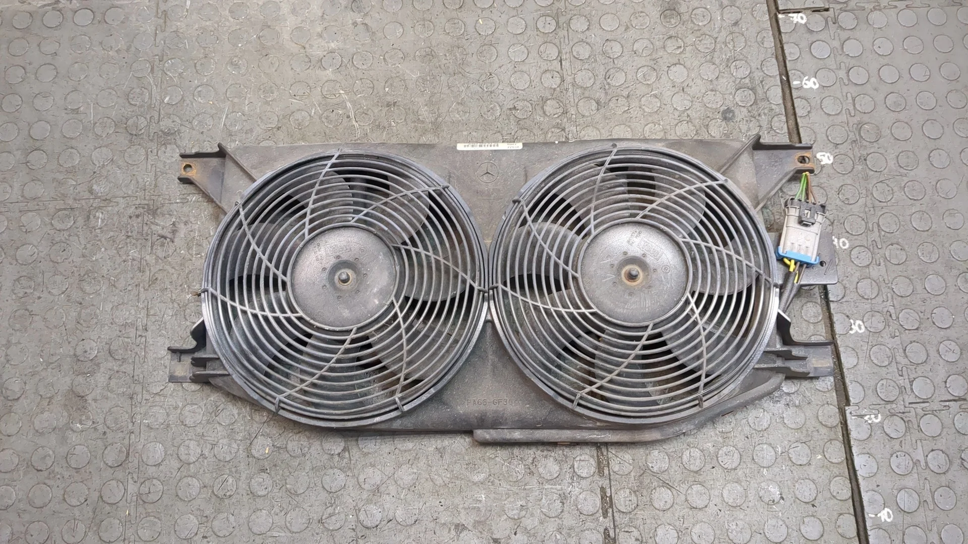 Вентилятор радиатора Mercedes-Benz ML W163 1997-2005 КПП автомат 4х4 (АКПП) M112.970 Бензин 3.7 л Инжектор