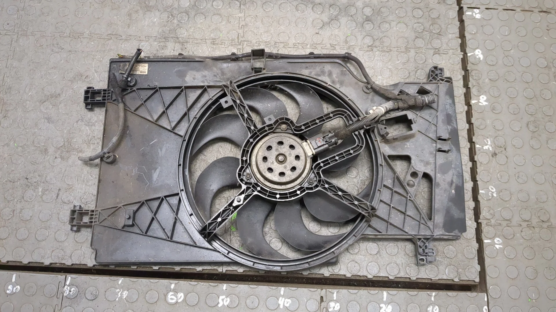 Вентилятор радиатора Opel Meriva 2010-2018 КПП 5-ст.мех.(МКПП) A14NEL Бензин 1.4 л Инжектор