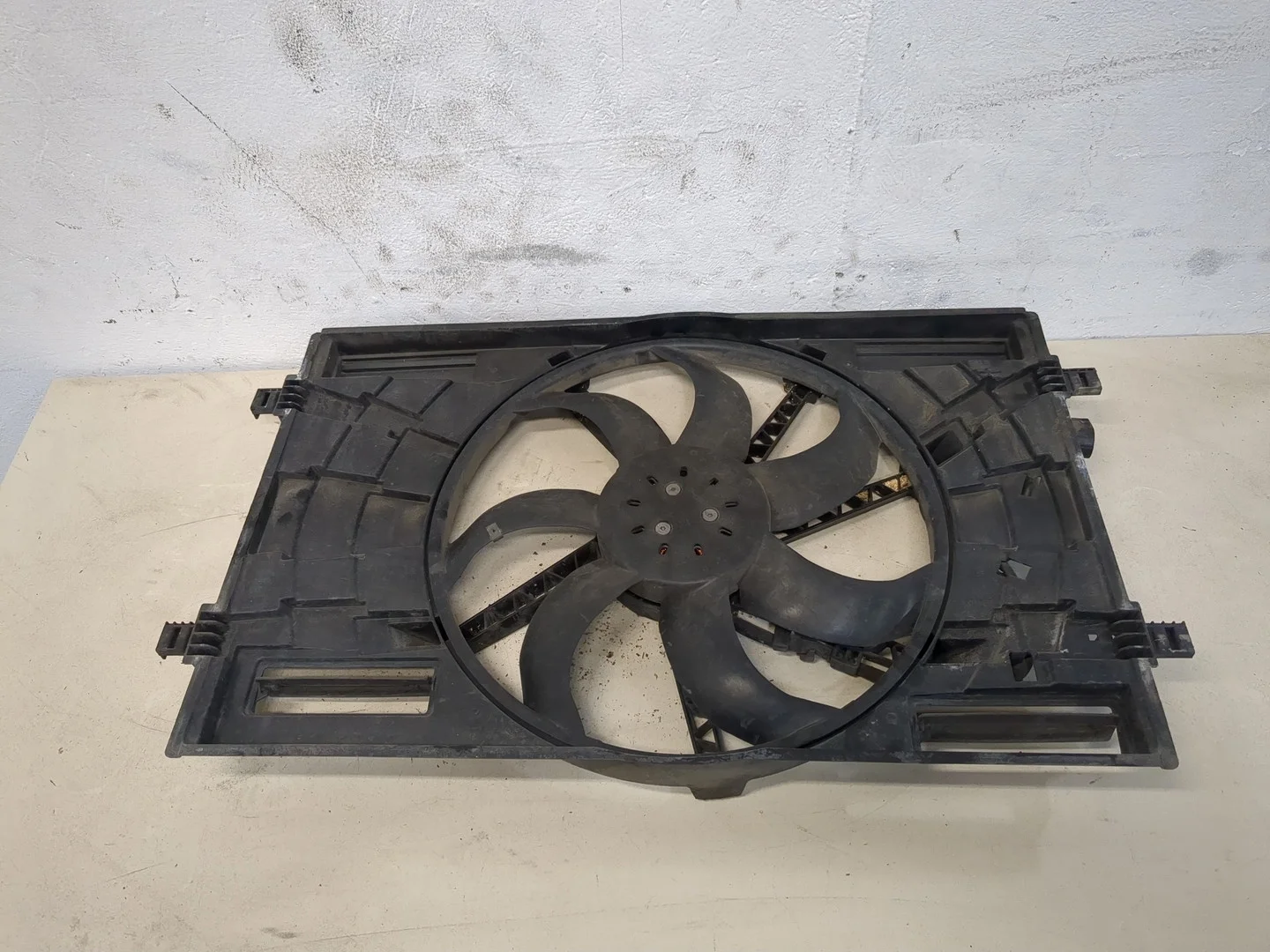 Вентилятор радиатора Skoda SuperB 2015-2025 КПП 6-ст.мех.(МКПП) CZEA Бензин 1.4 л TSI