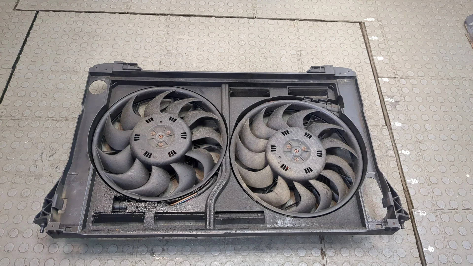 Вентилятор радиатора Audi A8 (D3) 2002-2010 КПП вариатор BPK Бензин 3.2 л FSI