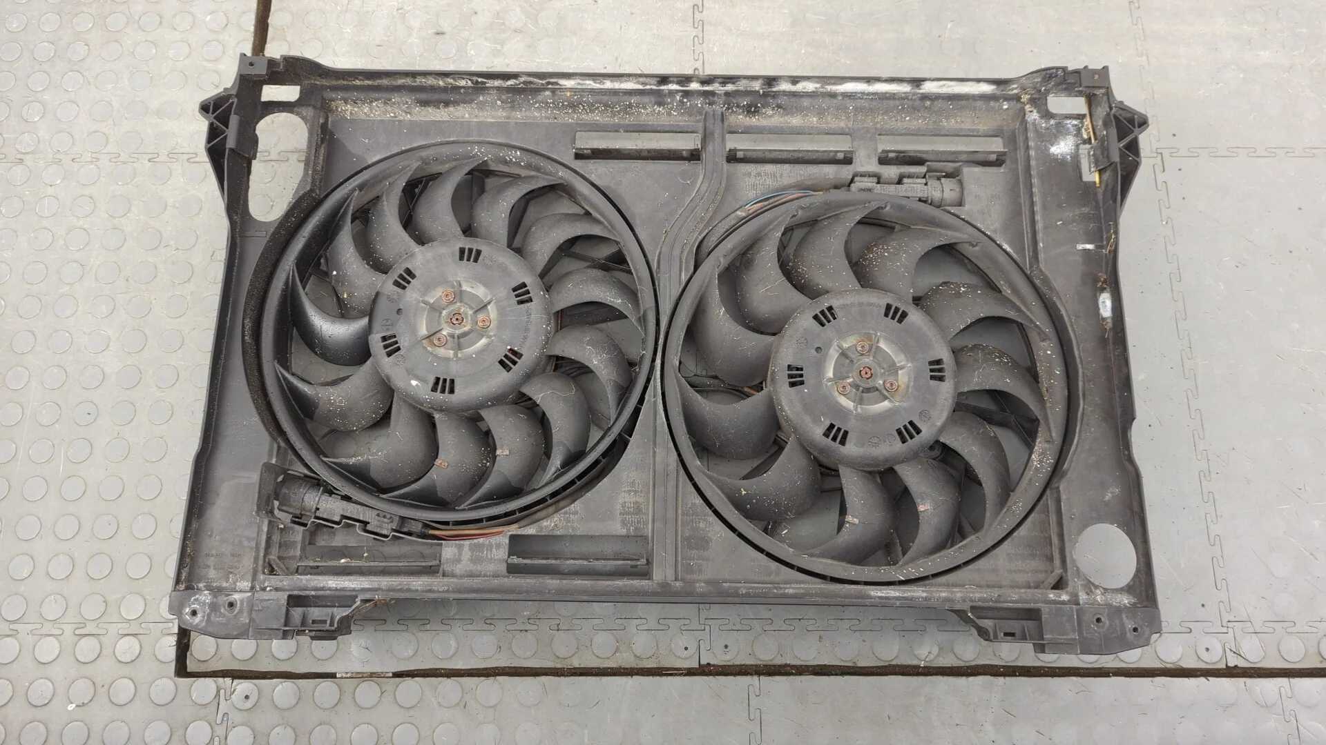 Вентилятор радиатора Audi A8 (D3) 2002-2010 КПП автомат 4х4 (АКПП) ASE Дизель 4.0 л TDI