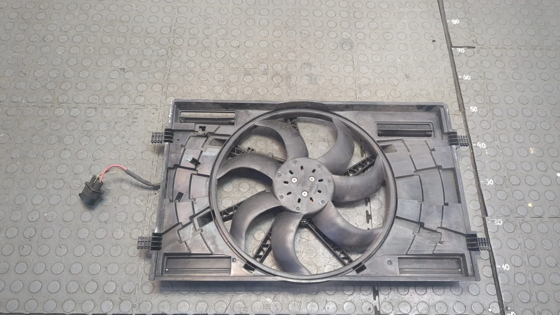 Вентилятор радиатора Skoda Octavia (A7) 2013-2023 КПП 6-ст.мех.(МКПП) DKRF Бензин 1 л TSI