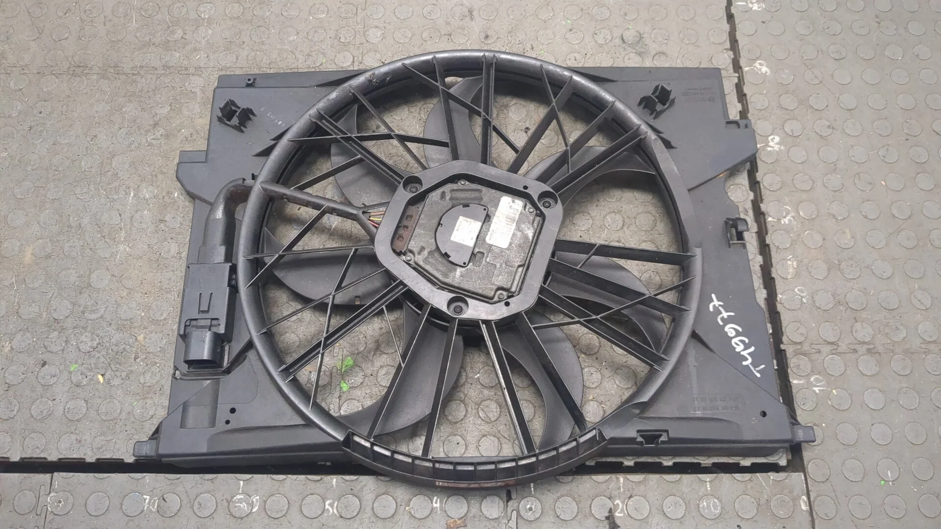 Вентилятор радиатора Mercedes-Benz CLS C219 2004-2010 КПП автомат (АКПП) OM 642.920 Дизель 3 л CDI