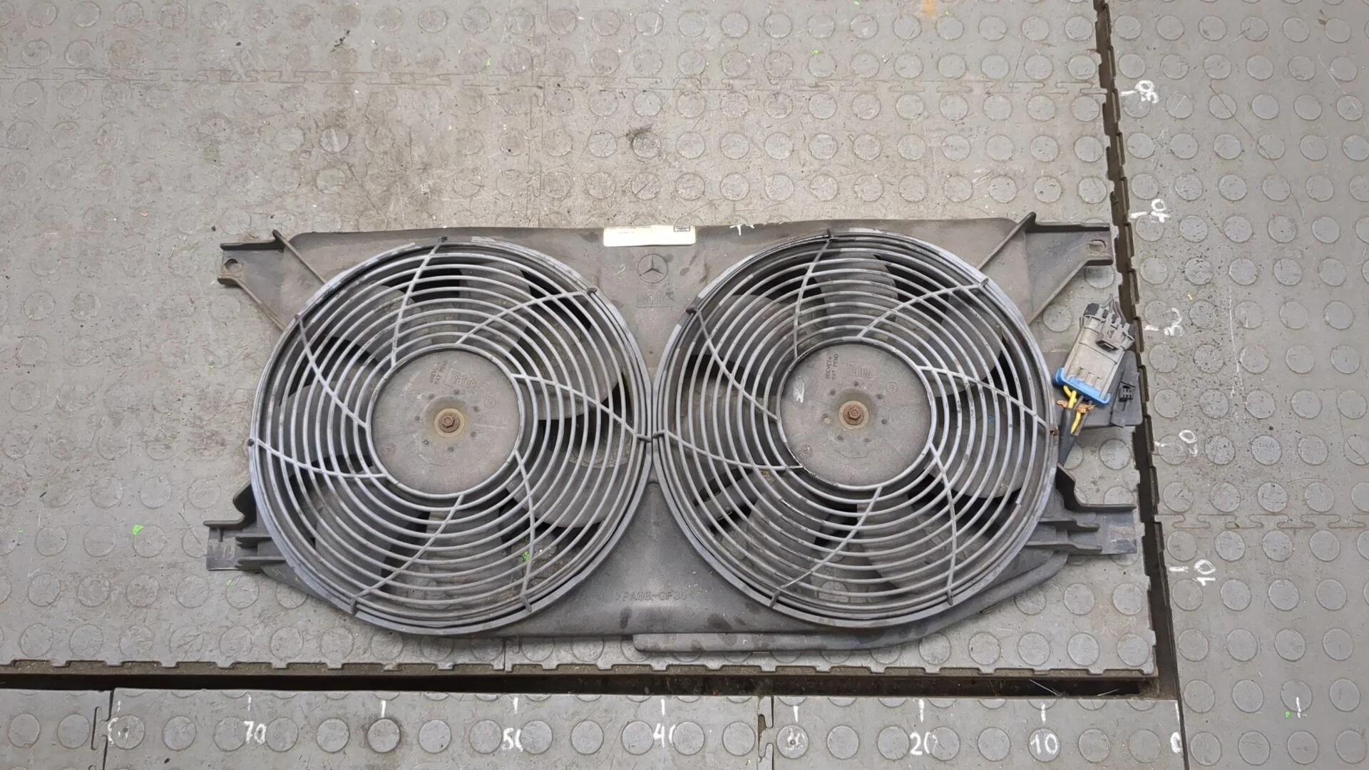 Вентилятор радиатора Mercedes-Benz ML W163 1997-2005 КПП автомат 4х4 (АКПП) M112.942 Бензин 3.2 л Инжектор