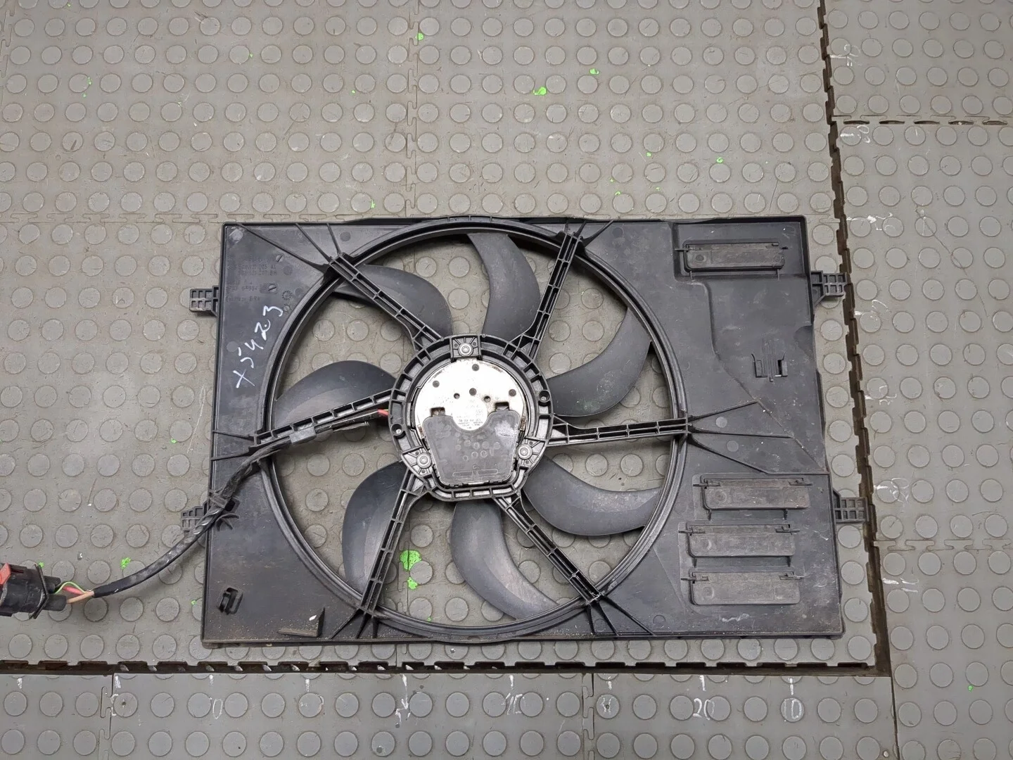 Вентилятор радиатора Skoda Octavia (A7) 2013-2023 КПП 5-ст.мех.(МКПП) DGTE Дизель 1.6 л TDI