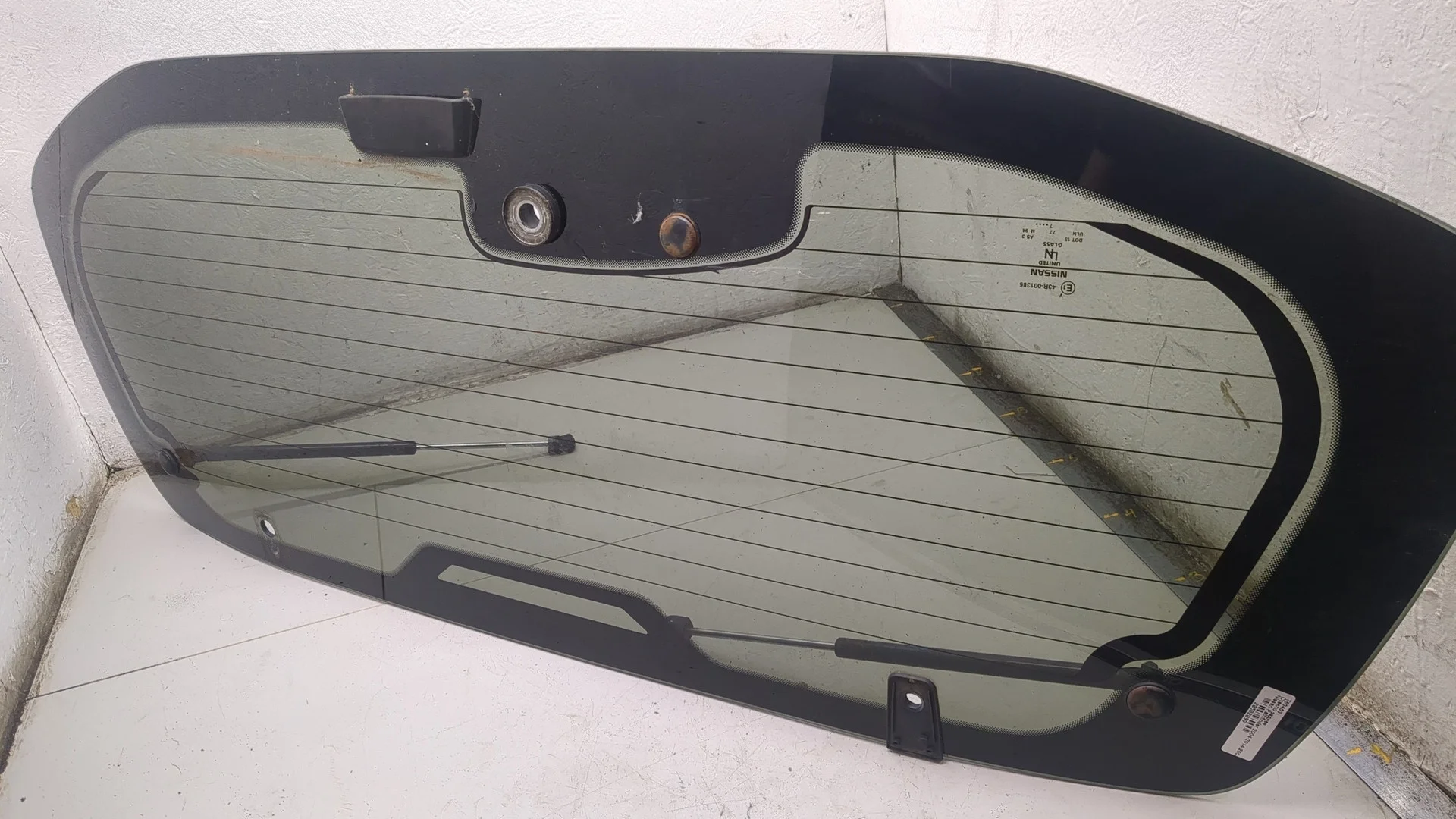 Стекло заднее Nissan Pathfinder 2004-2014 КПП 6-ст.мех 4х4 (МКПП) YD25DDTI Дизель 2.5 л DCI