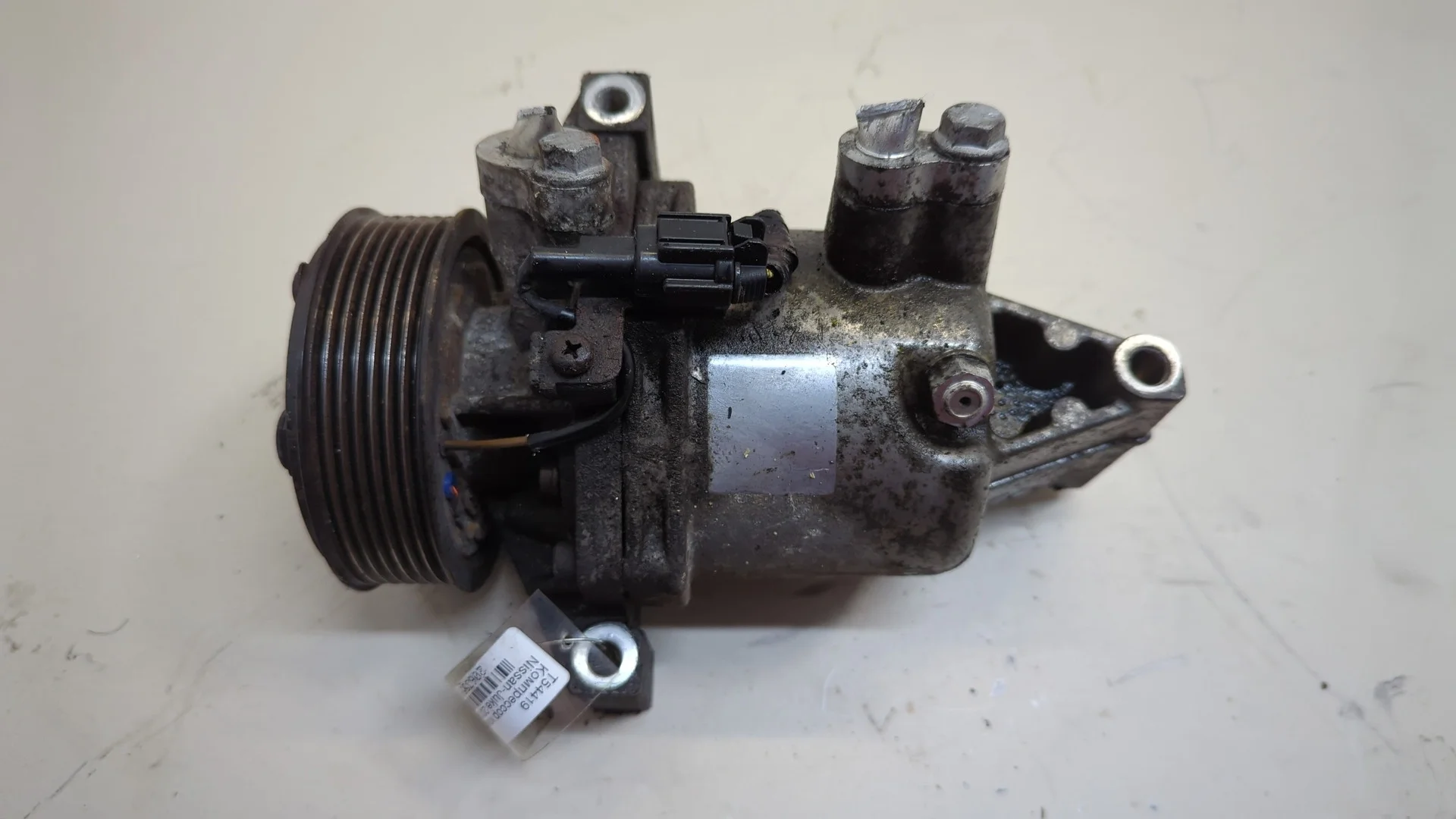 Компрессор кондиционера Nissan Juke 2010-2019 КПП 5-ст.мех.(МКПП) HR16DE Бензин 1.6 л Инжектор