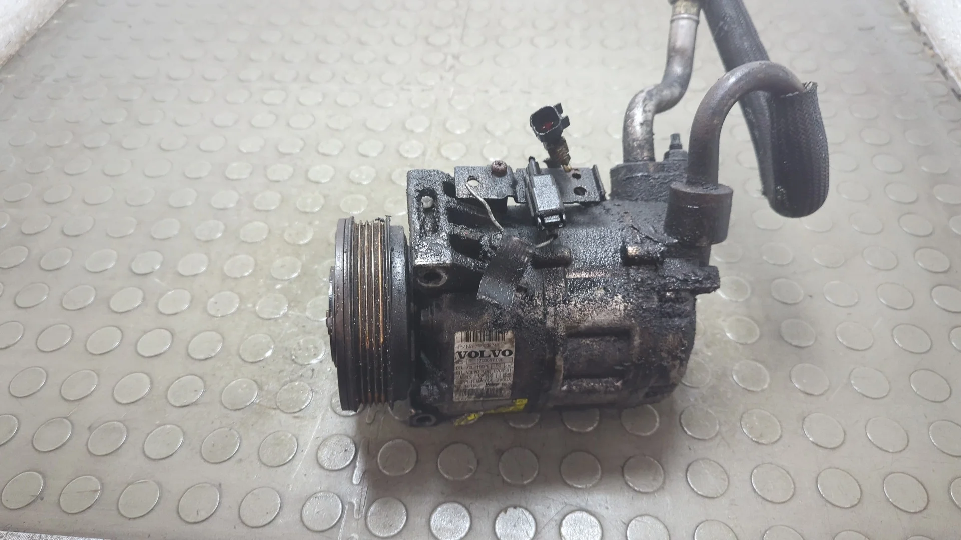 Компрессор кондиционера Volvo V70 2007-2016 КПП 6-ст.мех.(МКПП) D5244T4 Дизель 2.4 л Турбо