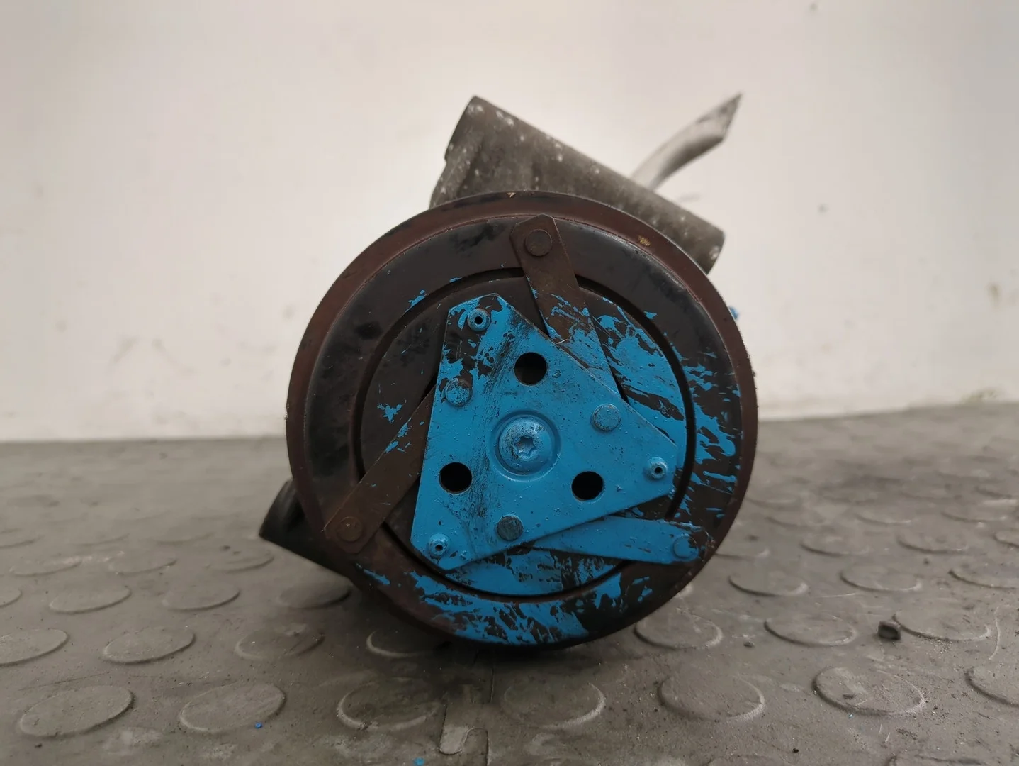 Компрессор кондиционера Nissan Primera P12 2002-2008 КПП 5-ст.мех.(МКПП) QG18DE Бензин 1.8 л Инжектор