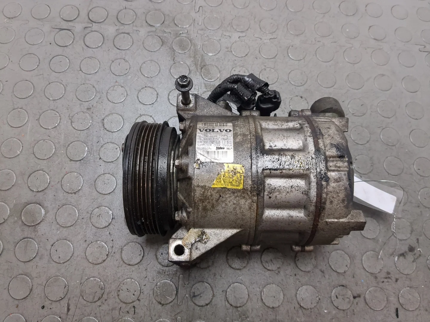 Компрессор кондиционера Volvo XC70 2007-2016 КПП 6-ст.мех 4х4 (МКПП) D5244T4 Дизель 2.4 л Турбо