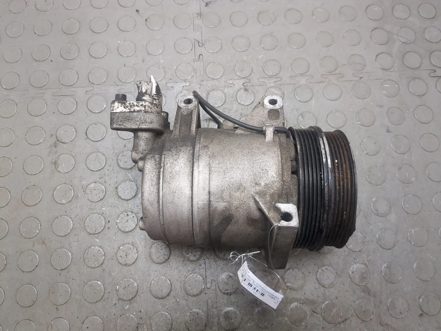 Компрессор кондиционера Ford Kuga 2008-2012 КПП 6-ст.мех 4х4 (МКПП) HYDB, HYDC Бензин 2.5 л Турбо-инжектор