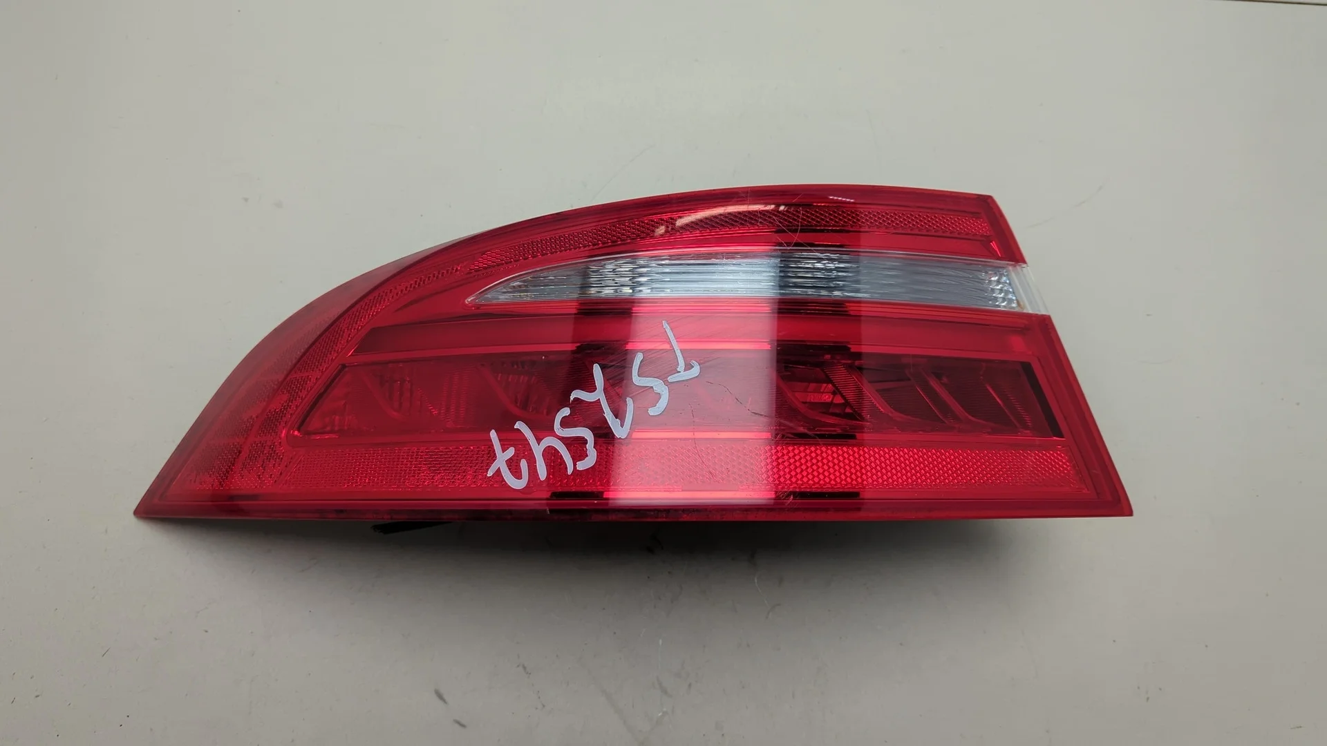 Фонарь (задний) Jaguar XE 2015-2025 КПП автомат (АКПП) 204DTD Дизель 2 л Турбо