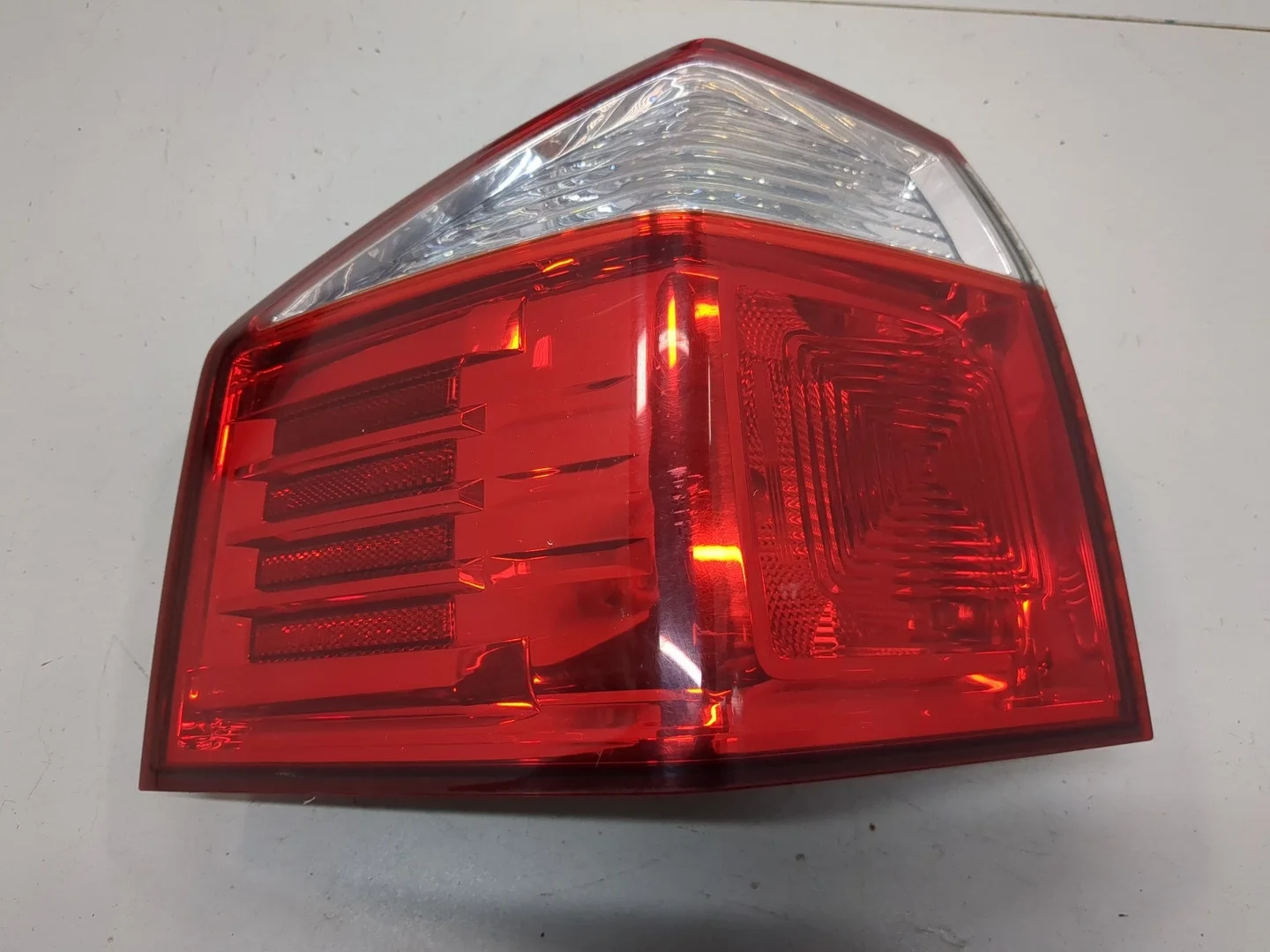 Фонарь (задний) Chevrolet Orlando 2011-2018 КПП автомат (АКПП) F18D4 Бензин 1.8 л Инжектор