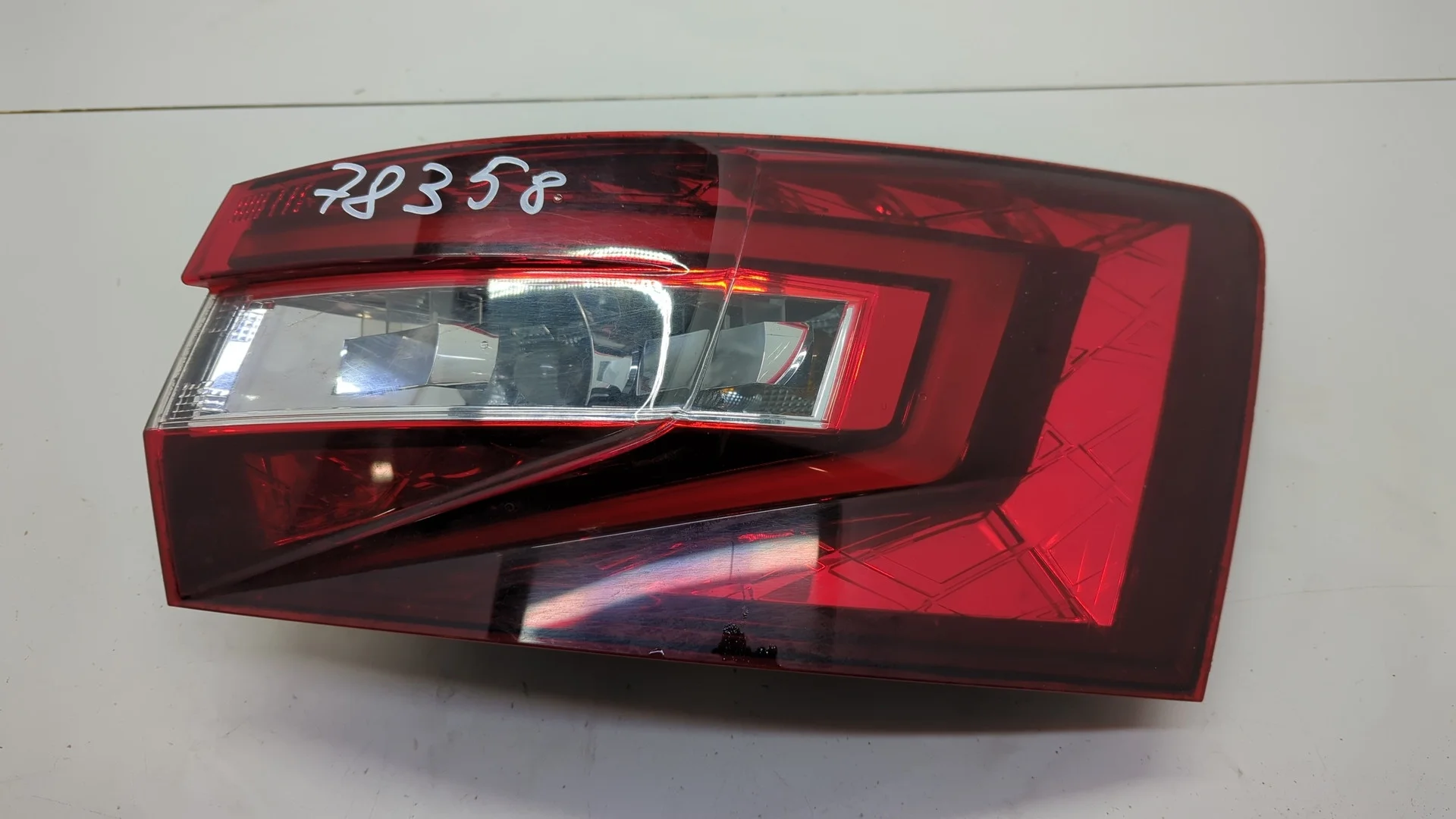 Фонарь (задний) Skoda SuperB 2015-2025 КПП 6-ст.мех.(МКПП) CRLB Дизель 2 л TDI