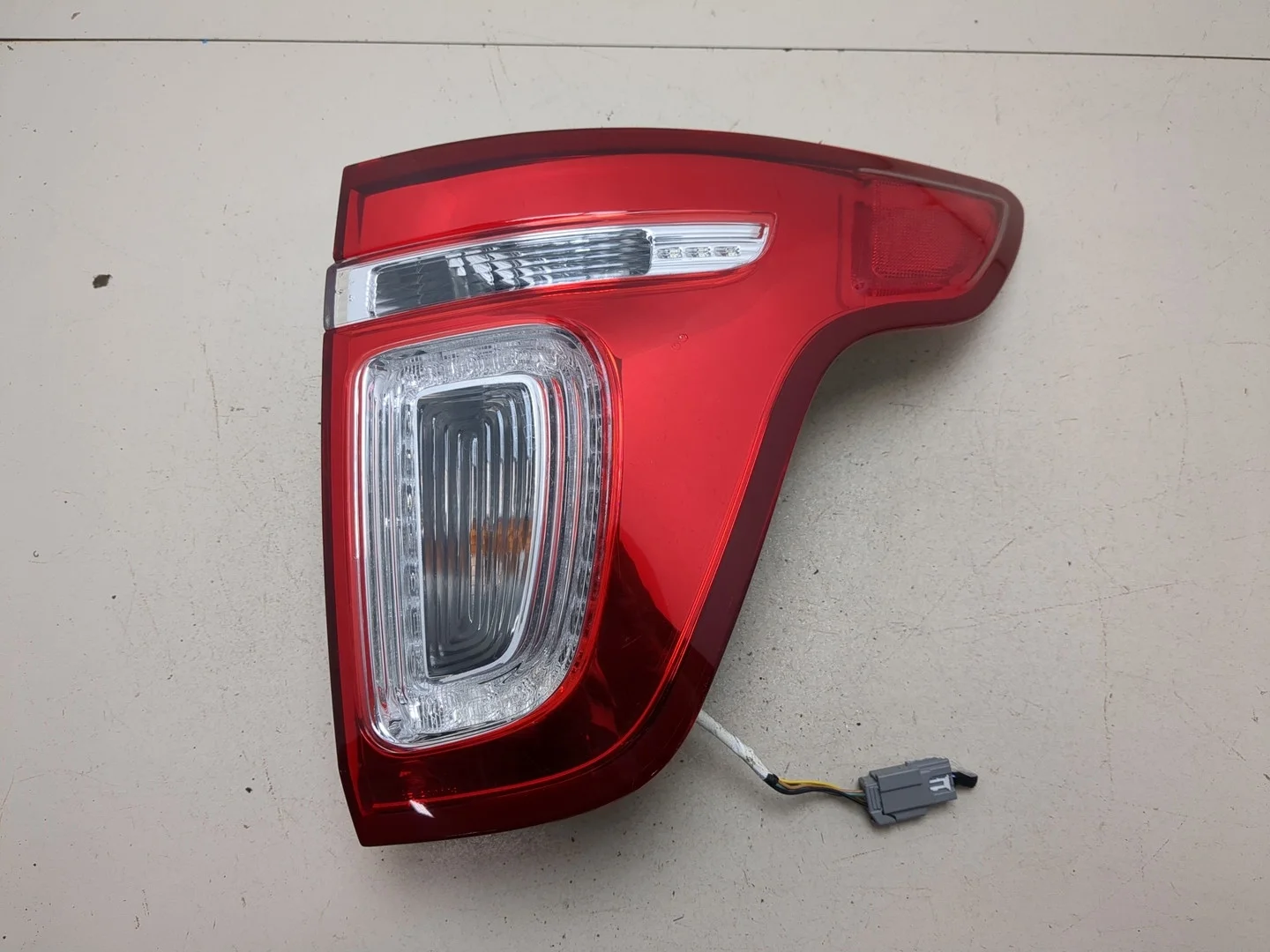 Фонарь (задний) Ford Explorer 2010-2015 КПП автомат 4х4 (АКПП) Б/Н 3.5i Бензин 3.5 л Инжектор