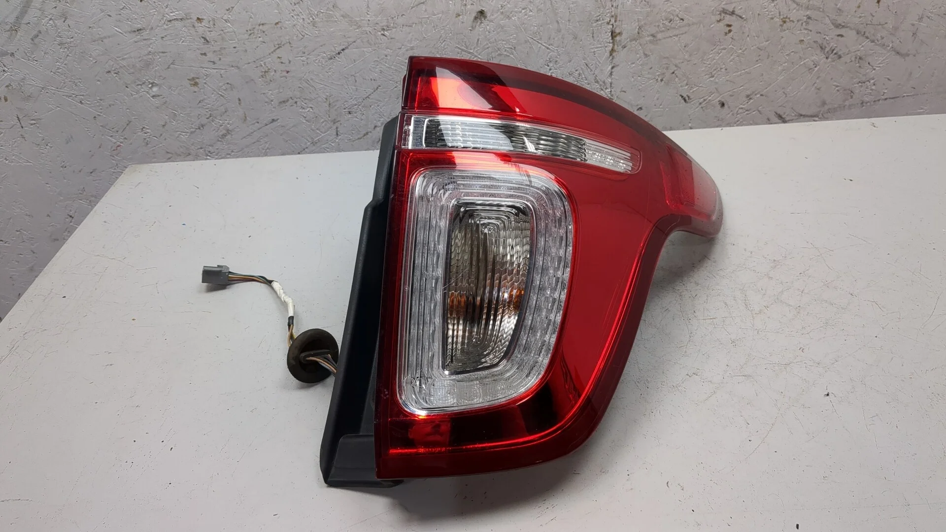 Фонарь (задний) Ford Explorer 2010-2015 КПП автомат 4х4 (АКПП) Б/Н 3.5i Бензин 3.5 л Инжектор