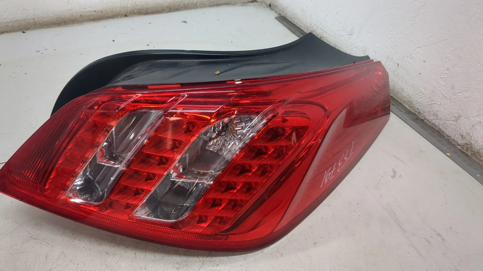 Фонарь (задний) Peugeot 508 2010-2018 КПП 6-ст.мех.(МКПП) RHF Дизель 2 л HDI