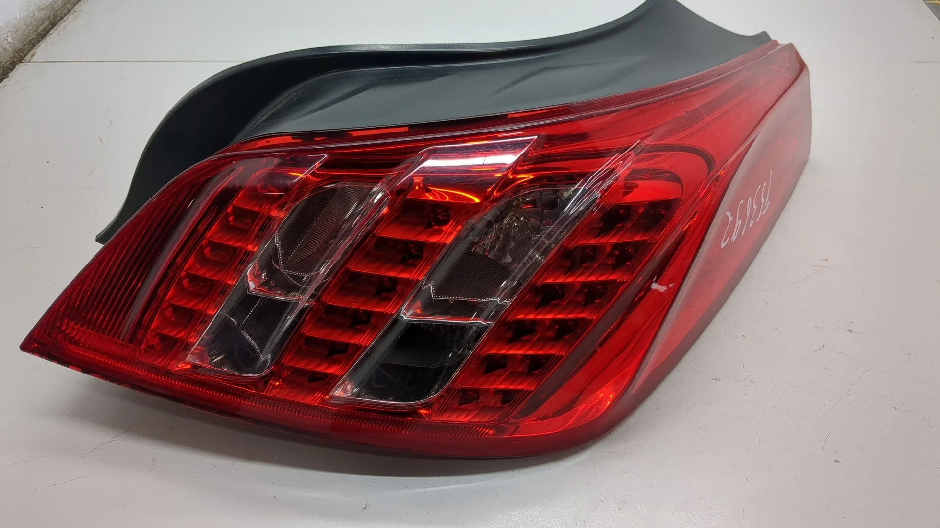 Фонарь (задний) Peugeot 508 2010-2018 КПП 6-ст.мех.(МКПП) RHH Дизель 2 л HDI