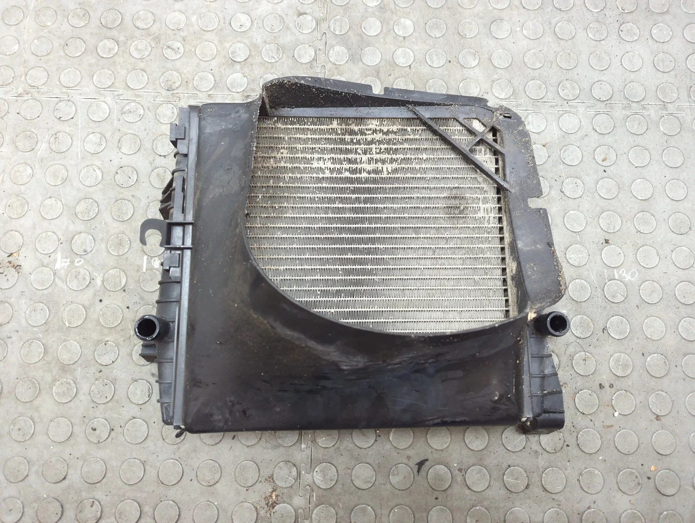 Радиатор охлаждения двигателя Volkswagen Touareg 2010-2014 КПП автомат 4х4 (АКПП) CGFA Гибридный 3 л FSI