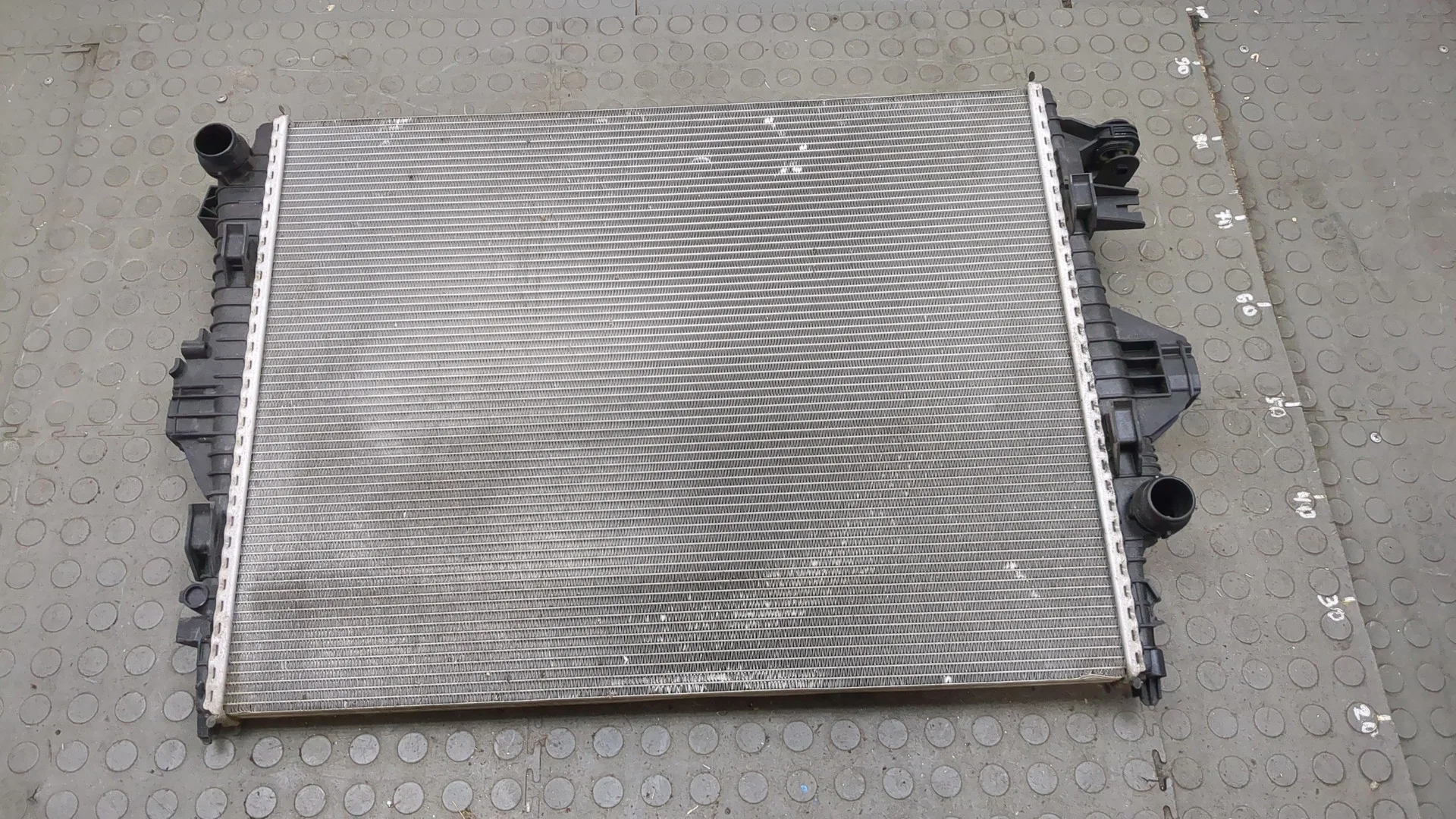 Радиатор охлаждения двигателя Volkswagen Touareg 2010-2014 КПП автомат 4х4 (АКПП) CGFA Гибридный 3 л FSI