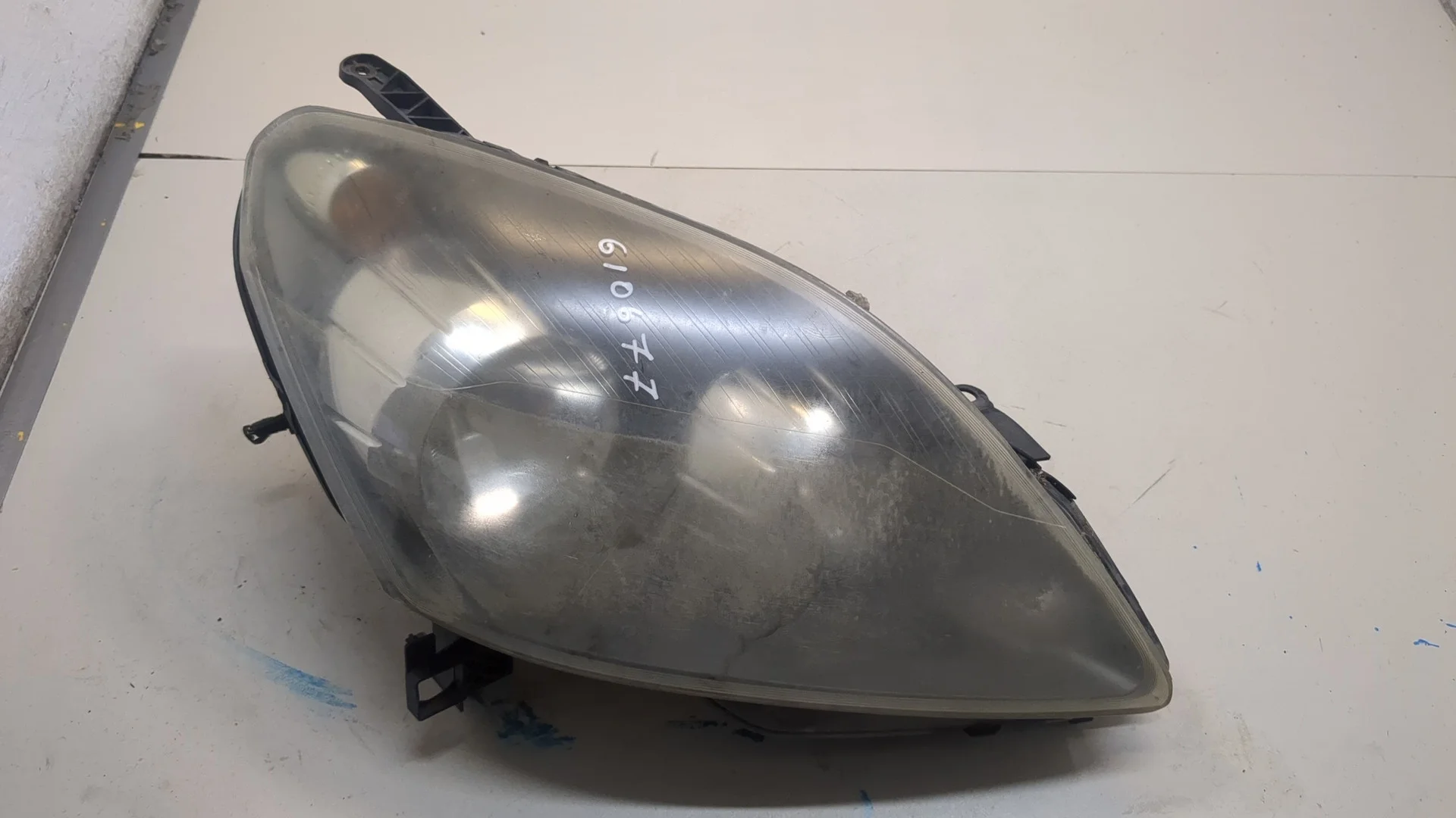 Фара (передняя) Opel Zafira B 2005-2014 КПП автомат (АКПП) Z22YH Бензин 2.2 л Инжектор