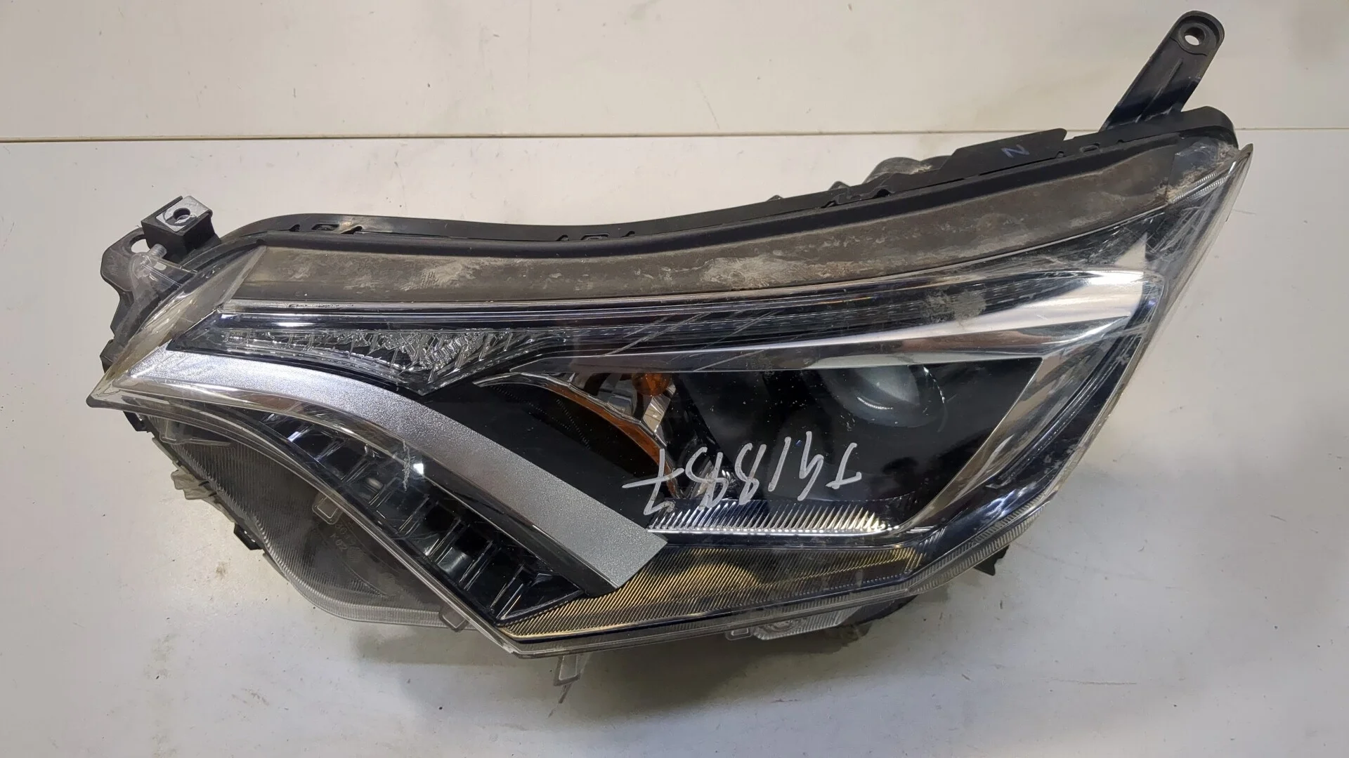 Фара (передняя) Toyota RAV 4 2015-2019 КПП вариатор 2ARFXE Гибридный 2.5 л Инжектор