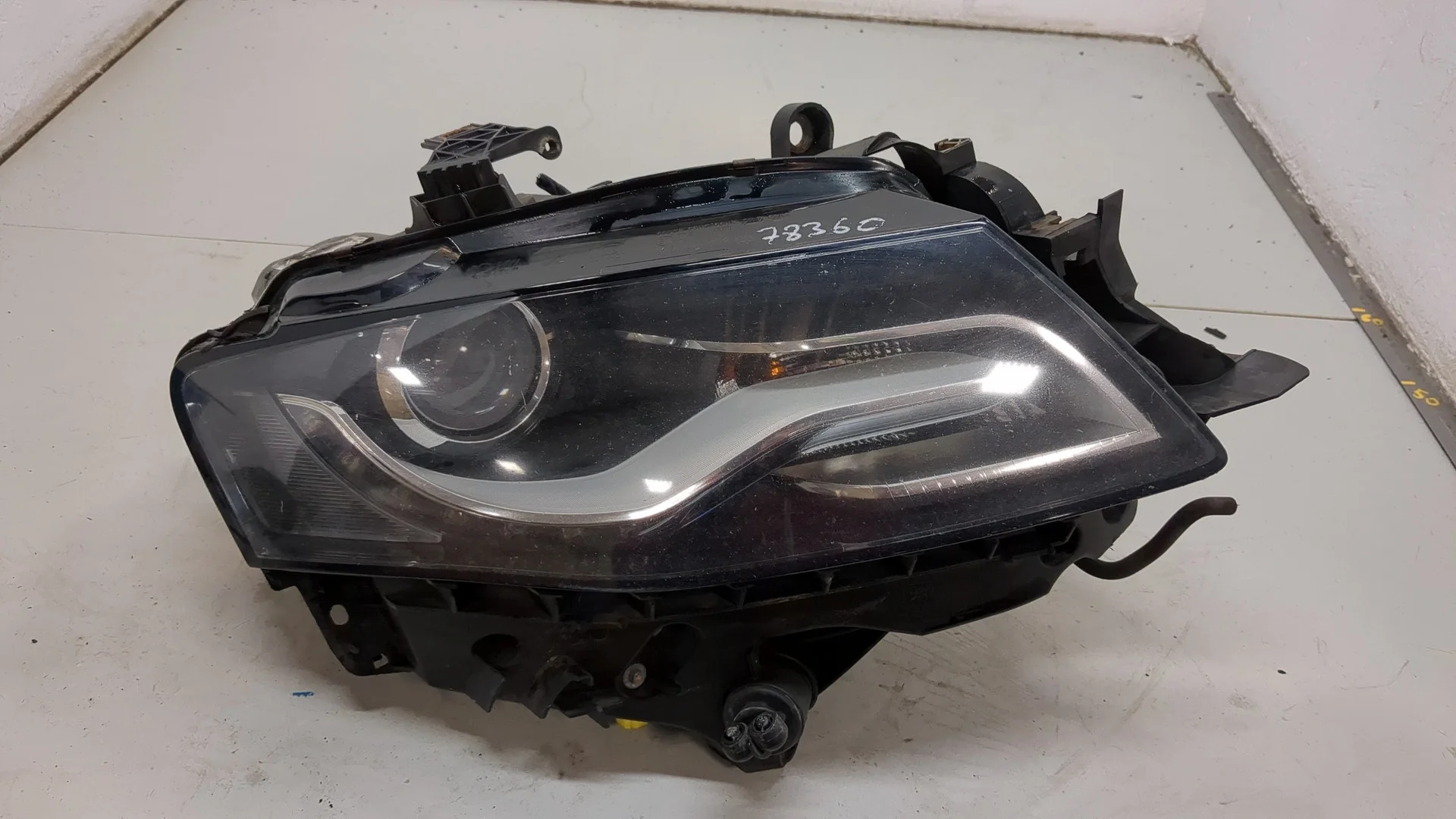 Фара (передняя) Audi A4 (B8) 2007-2015 КПП 6-ст.мех 4х4 (МКПП) CAHA Дизель 2 л TDI