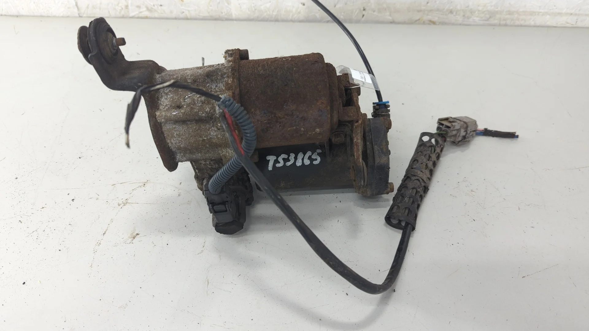 Компрессор воздушный (пневмоподвески) Toyota Land Cruiser Prado (120) - 2002-2009 КПП автомат 4х4 (АКПП) 1KDFTV Дизель 3 л D-4D