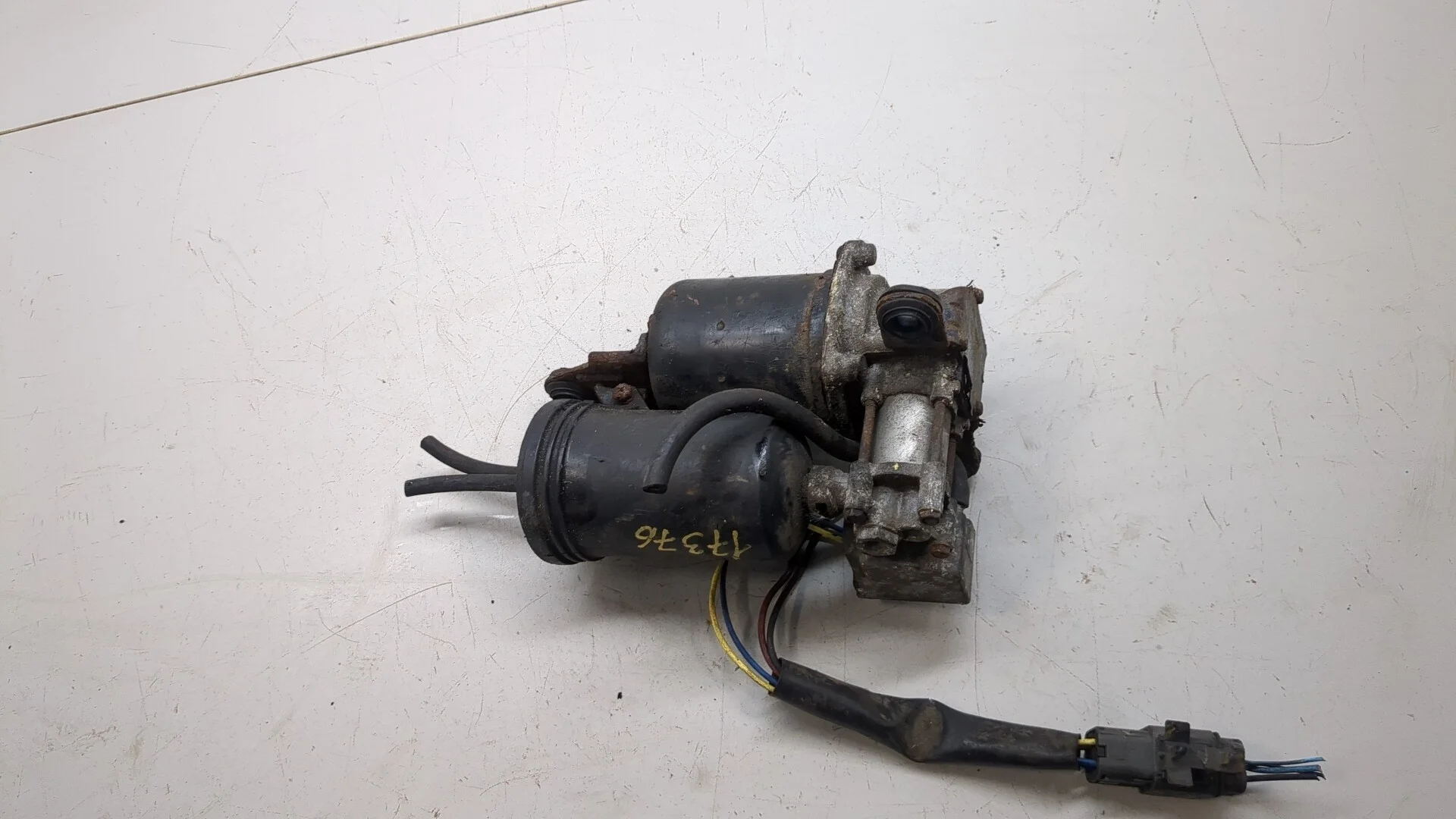 Компрессор воздушный (пневмоподвески) Infiniti QX56 2004-2010 КПП автомат 4х4 (АКПП) VK56DE Бензин 5.6 л Инжектор