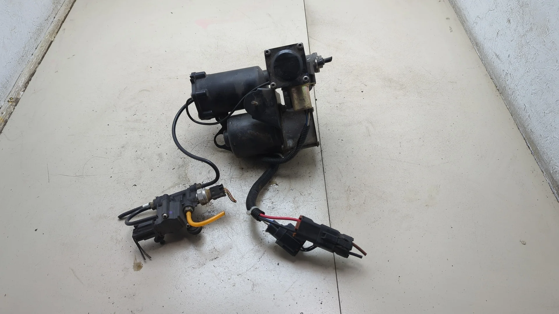 Компрессор воздушный (пневмоподвески) Land Rover Range Rover Sport 2005-2013 КПП автомат 4х4 (АКПП) 276DT Дизель 2.7 л Турбо