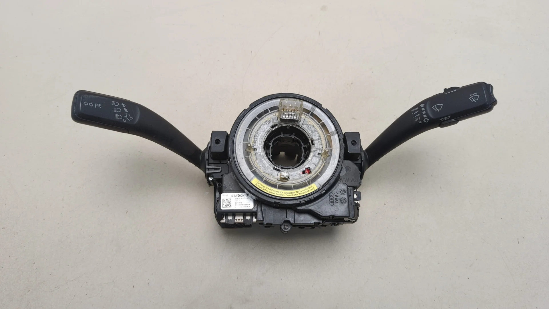 Переключатель поворотов и дворников (стрекоза) Audi A4 (B8) 2007-2015 КПП 6-ст.мех.(МКПП) CAGB Дизель 2 л TDI