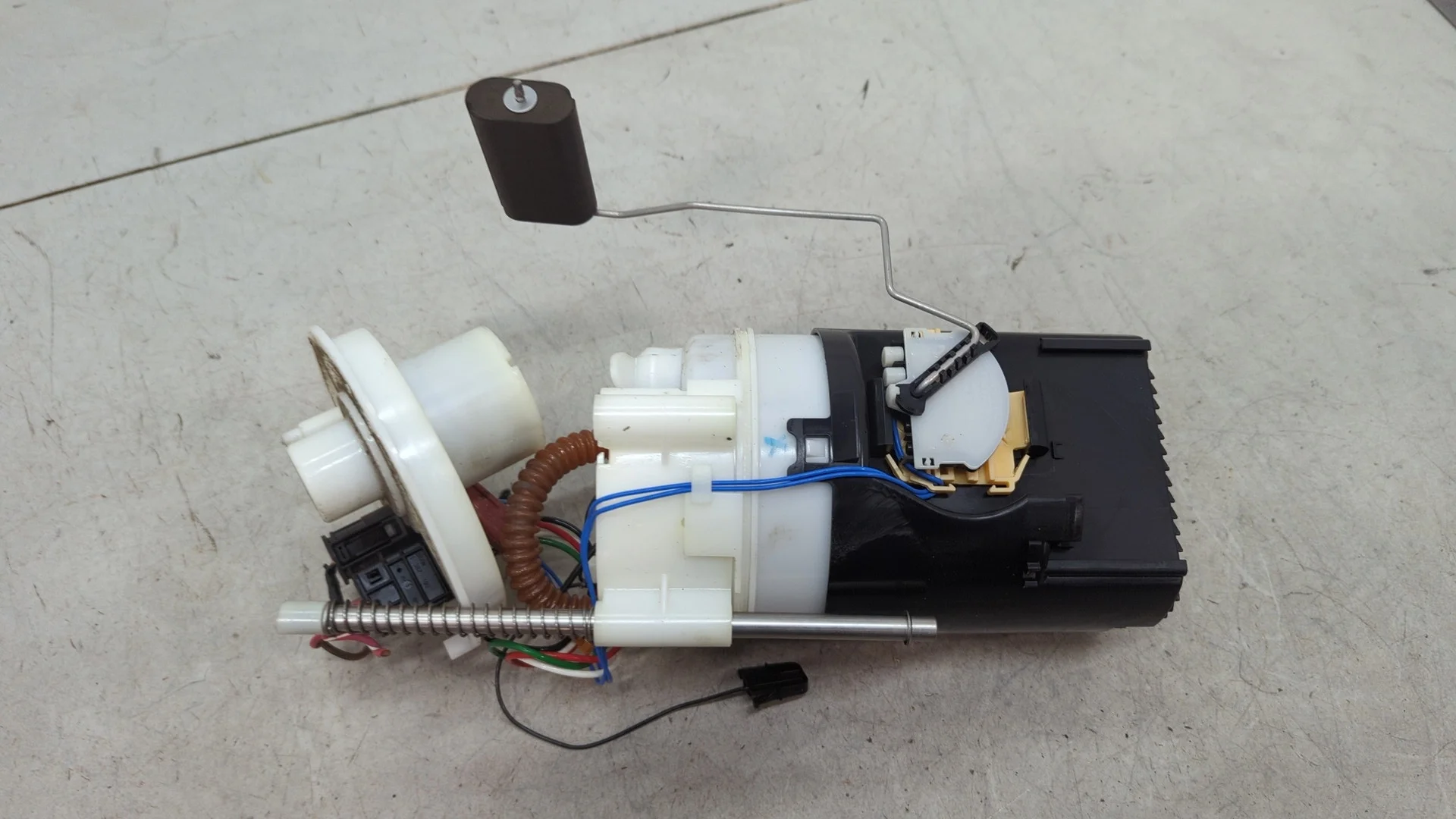 Насос топливный электрический BMW X6 E71 2007-2014 КПП автомат 4х4 (АКПП) N63B44A Бензин 4.4 л Турбо-инжектор