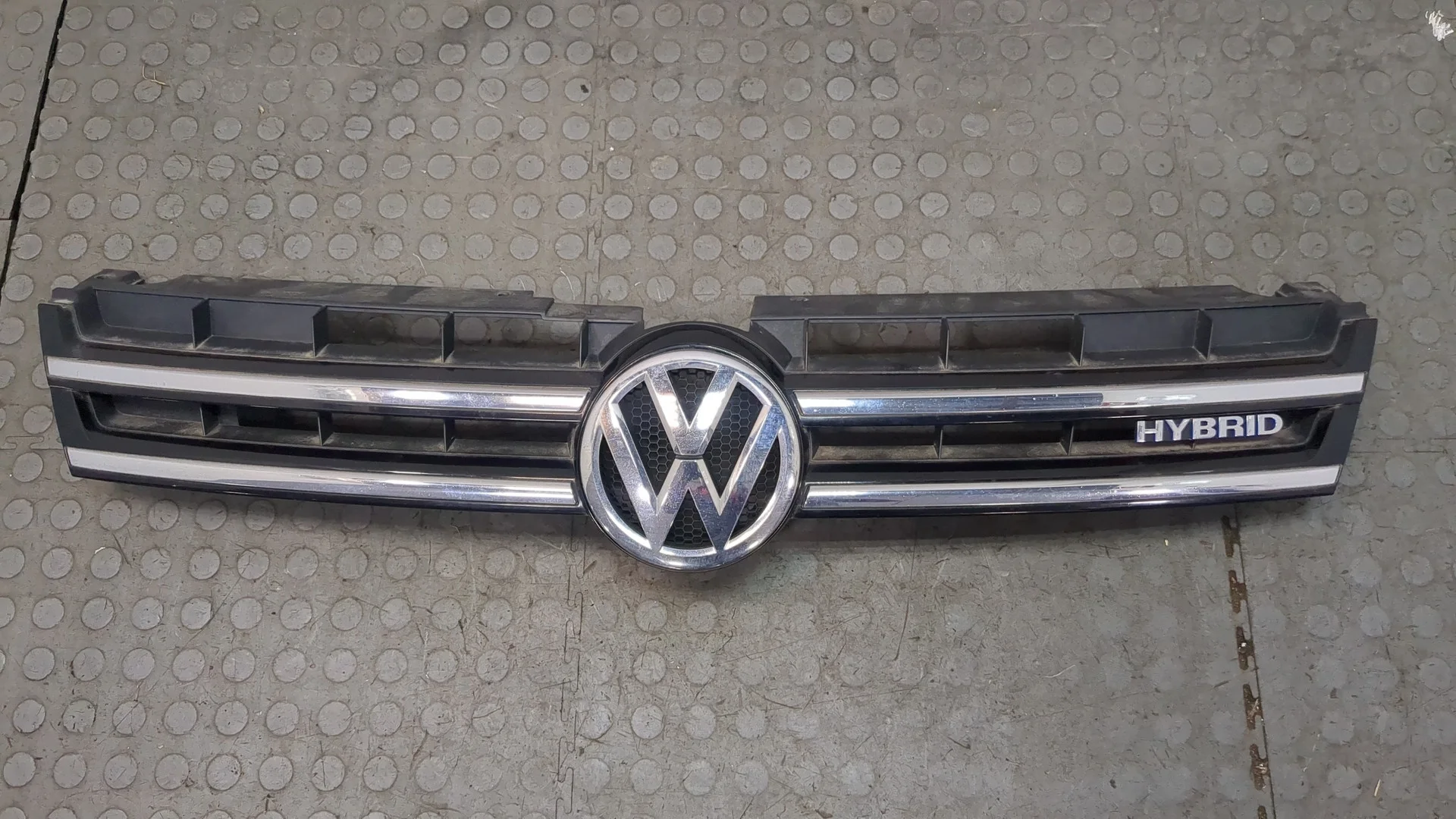 Решетка радиатора Volkswagen Touareg 2010-2014 КПП автомат 4х4 (АКПП) CGFA Гибридный 3 л FSI