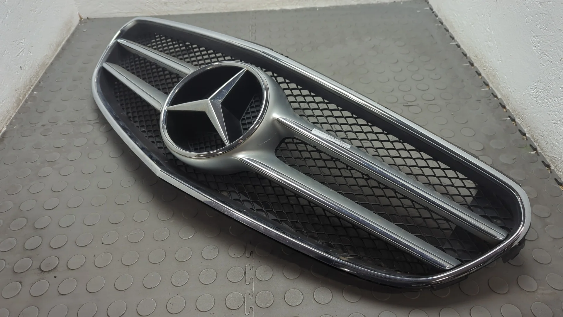 Решетка радиатора Mercedes-Benz E W212 2009-2016 КПП автомат (АКПП) OM 651.924 Дизель 2.1 л CDI