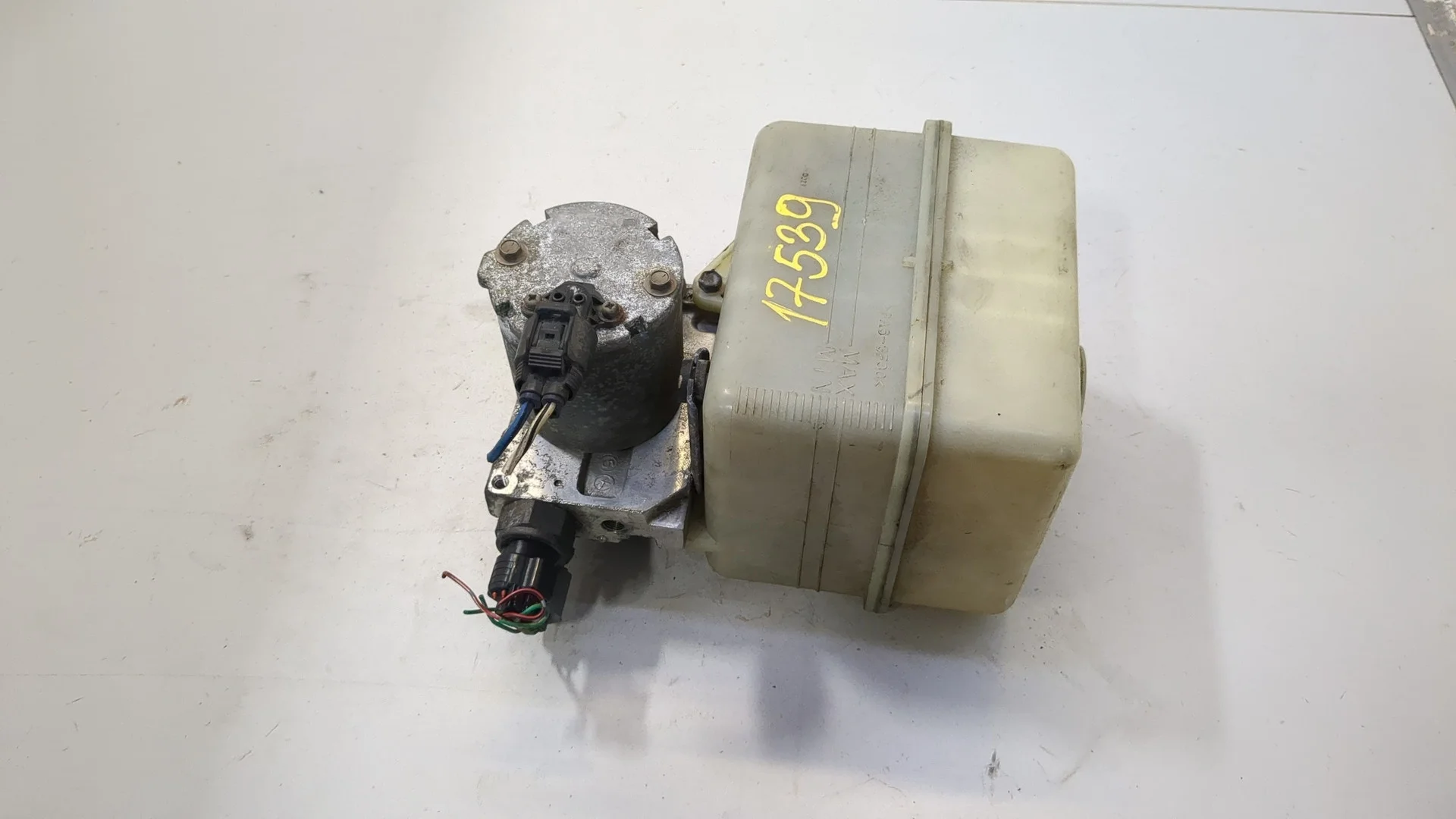 Насос гидроподвески Lexus LX470 КПП автомат 4х4 (АКПП) 2UZFE Бензин 4.7 л Инжектор