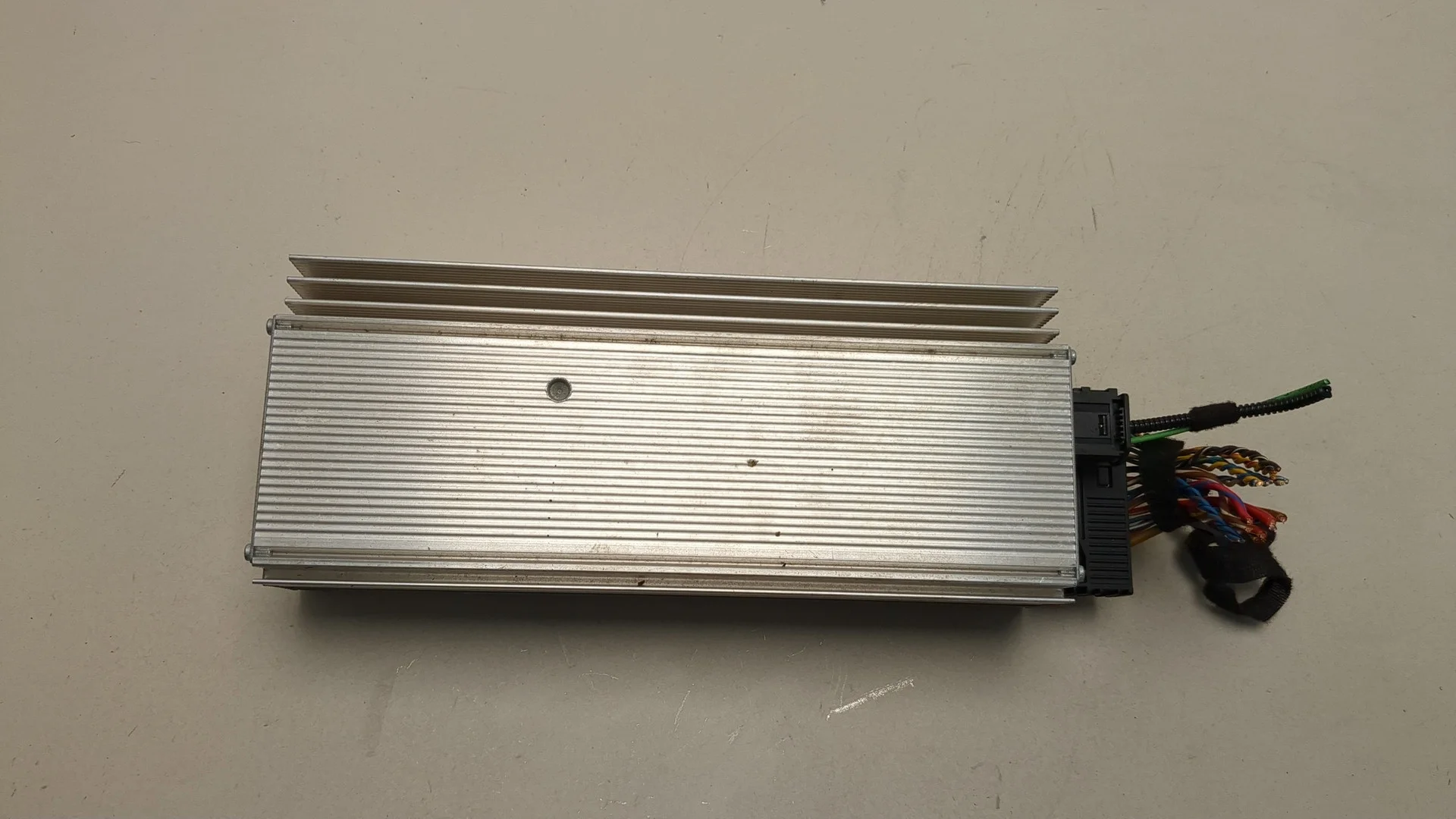 Усилитель магнитолы BMW X5 E70 2006-2013 КПП автомат 4х4 (АКПП) N62B48B Бензин 4.8 л Инжектор