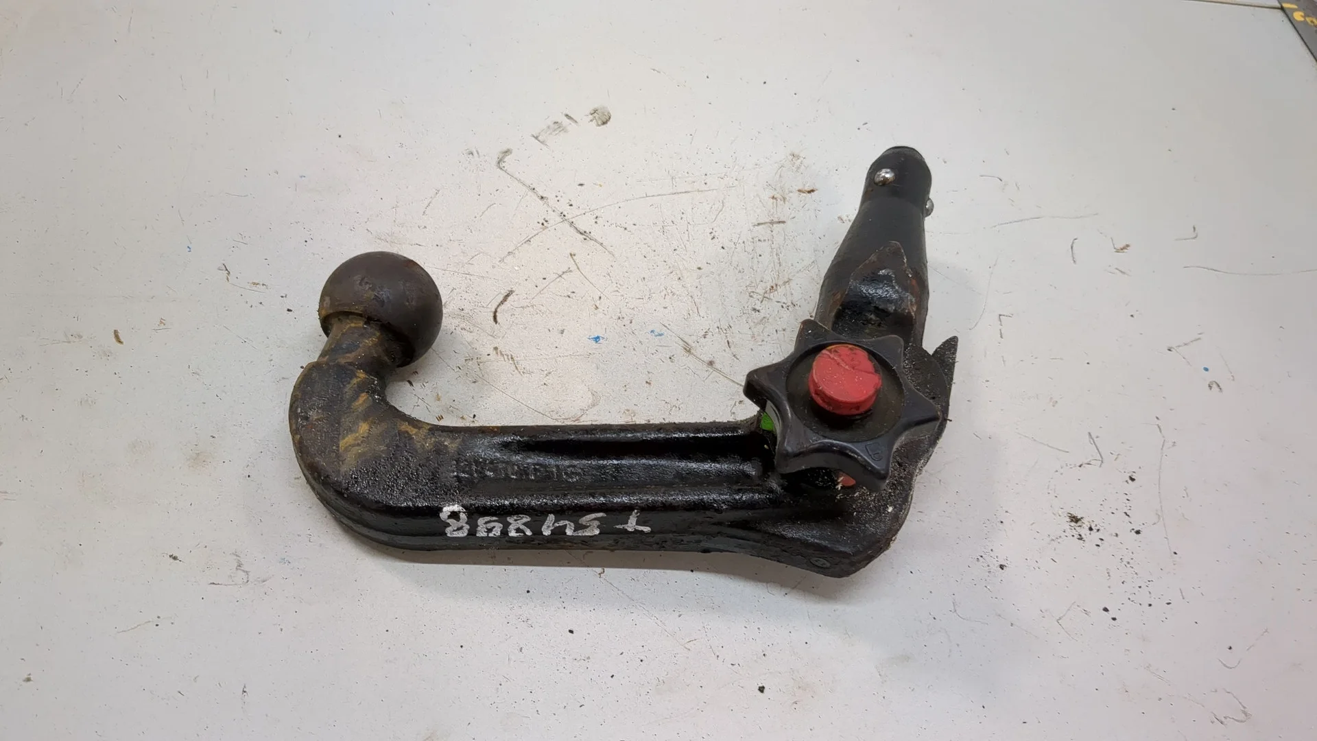 Крюк прицепного устройства Volkswagen Touareg 2002-2007 КПП автомат 4х4 (АКПП) BAC Дизель 2.5 л TDI