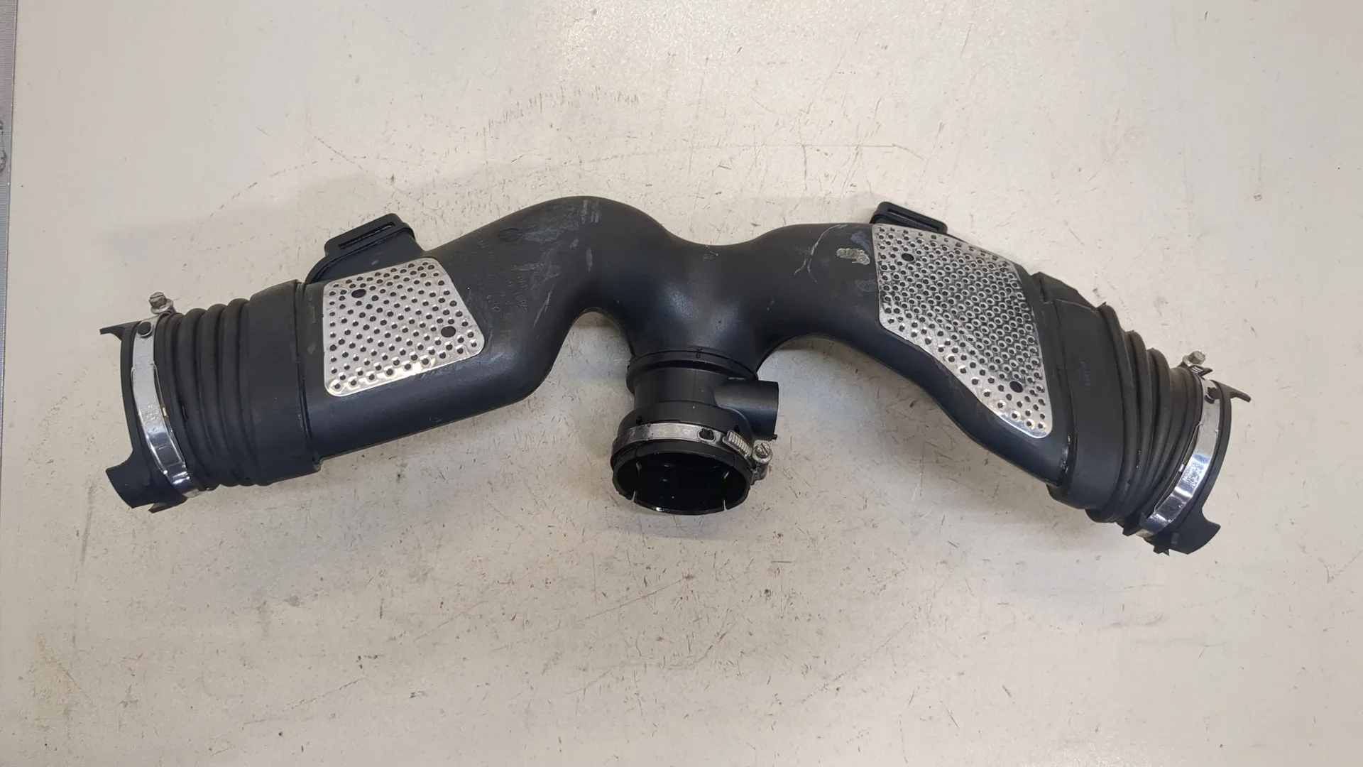 Патрубок корпуса воздушного фильтра Mercedes-Benz R W251 2005-2017 КПП автомат 4х4 (АКПП) OM 642.950 Дизель 3 л CDI