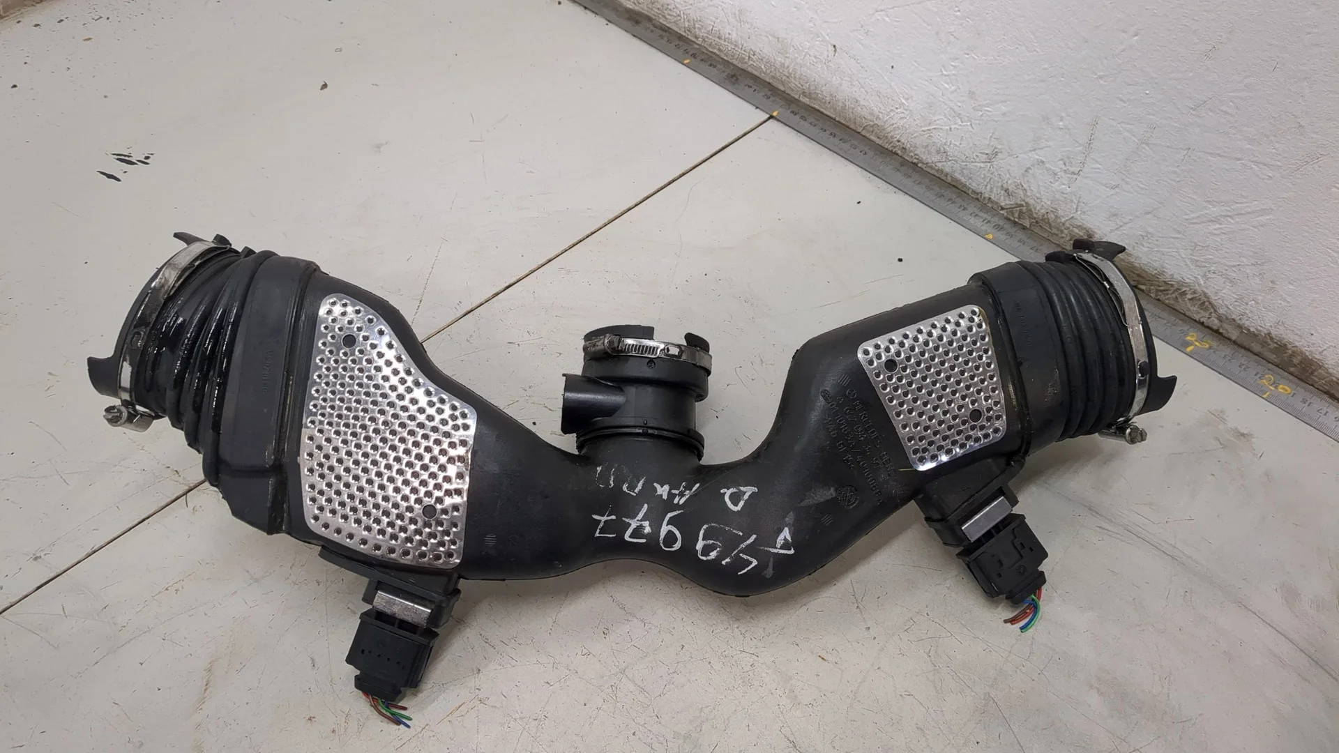 Патрубок корпуса воздушного фильтра Mercedes-Benz CLS C219 2004-2010 КПП автомат (АКПП) OM 642.920 Дизель 3 л CDI