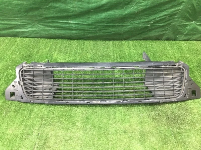 Решетка в бампер Renault Duster 2012 HSM