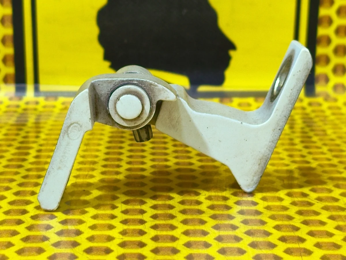 Петля двери передняя верхняя Volkswagen Passat 2017 8X0831403B 3G5 CUAA, левая