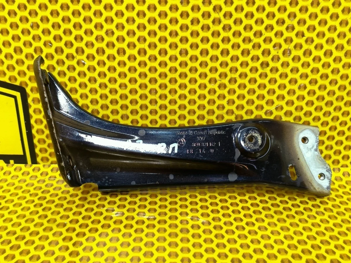 Кронштейн крыла Skoda Octavia 2014 5E0821142 5E5 CHPA, передний правый