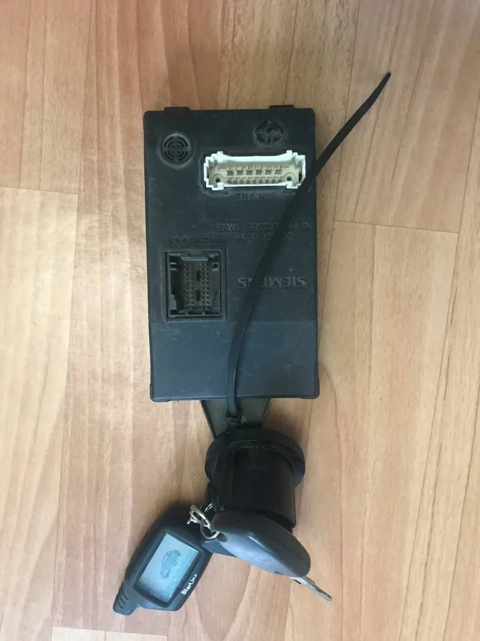 Блок комфорта с иммобилайзером и ключом Renault Logan 8200564718