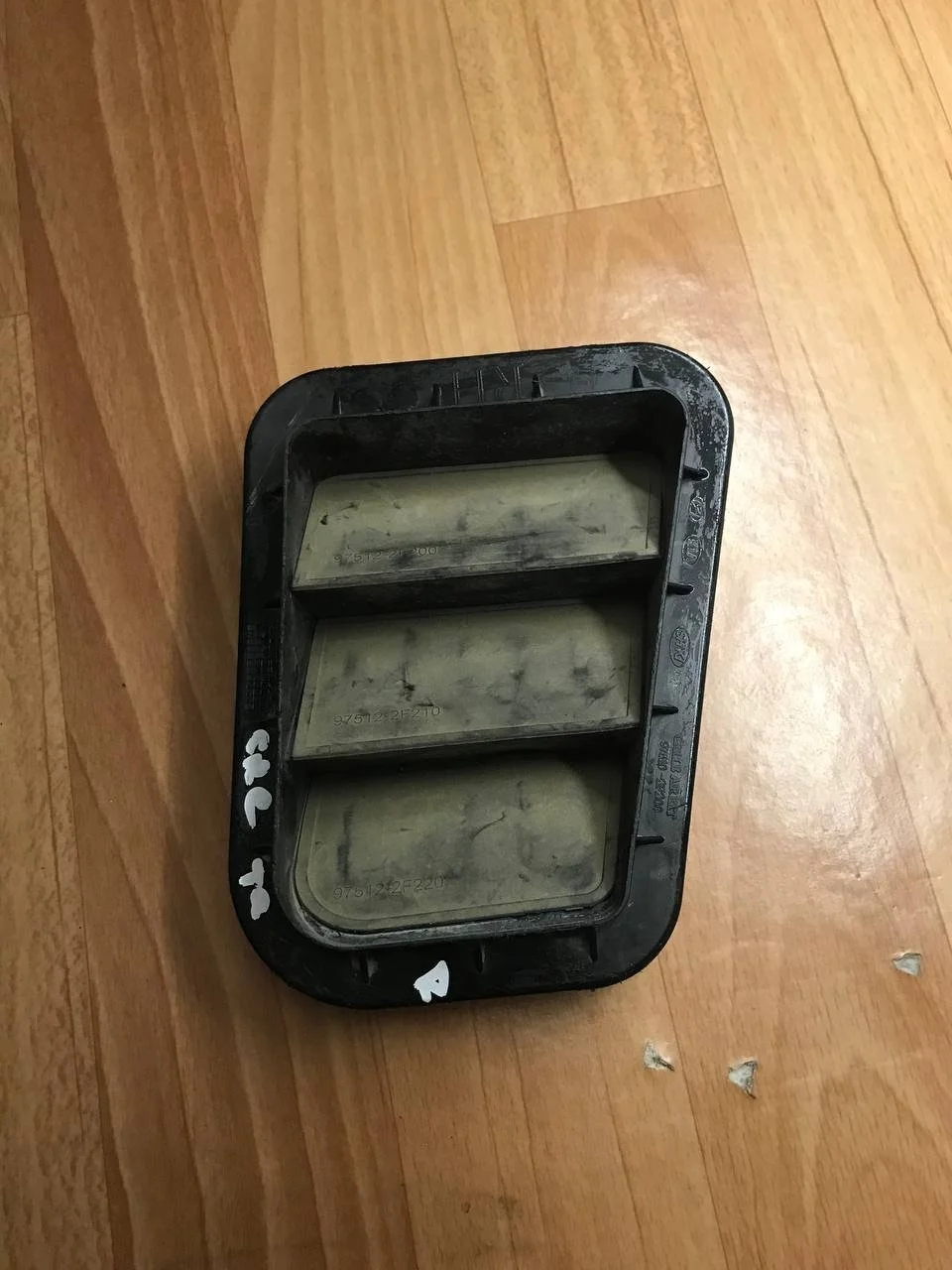 Клапан вентиляции салона Hyundai Creta 975102F200, задний правый