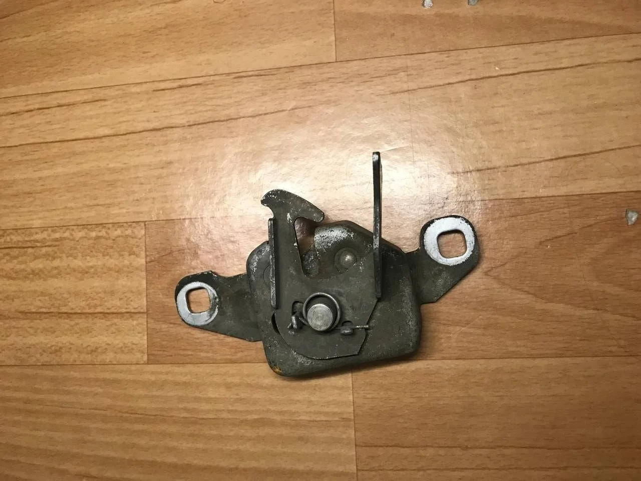 Замок капота Renault Logan 6001547332