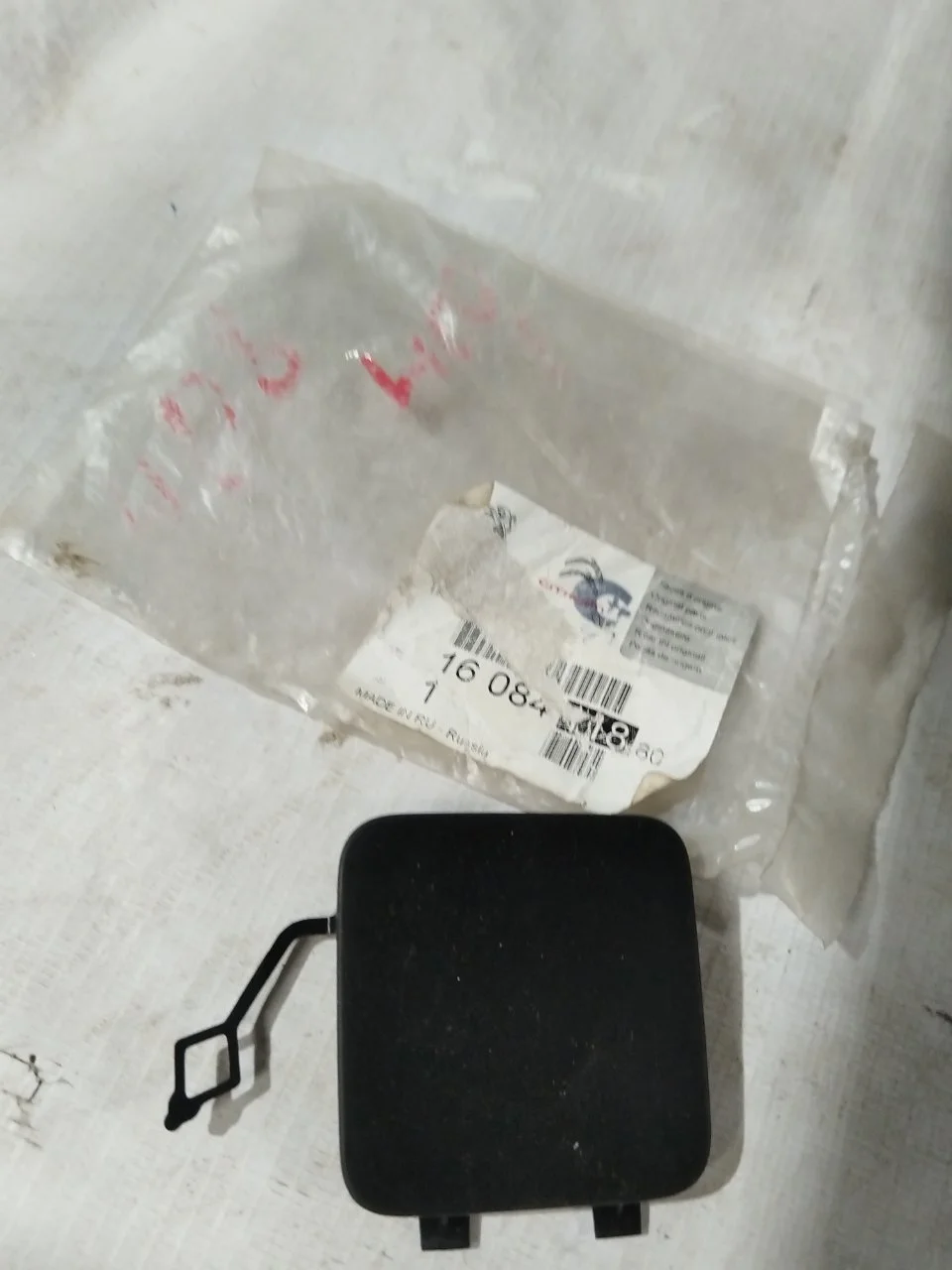 Заглушка буксировочного крюка Peugeot 408 2015 1608411880, задняя