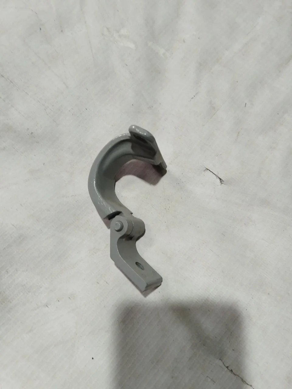 Петля крышки багажника Skoda Octavia 2020 5E0827302A