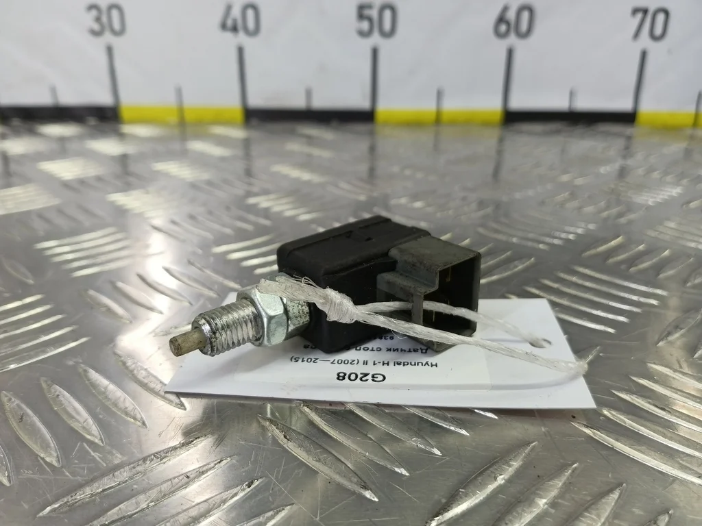 Датчик включения стоп-сигнала Hyundai Grand Stare