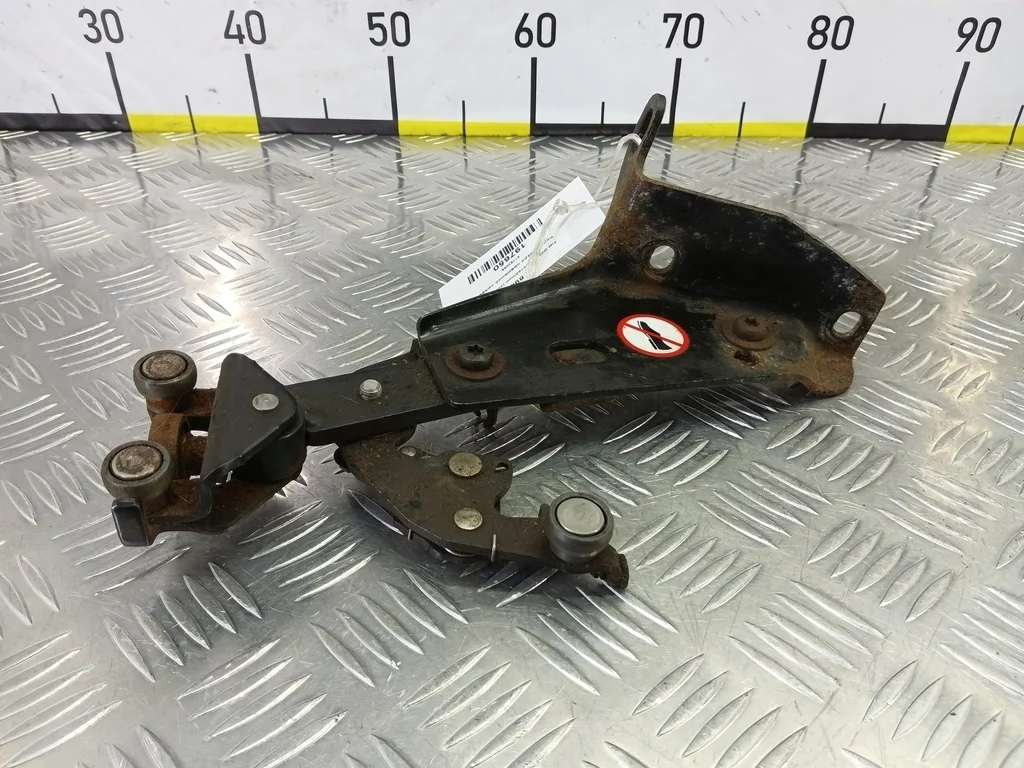 Ролик двери сдвижной правый Fiat Doblo I рестайли