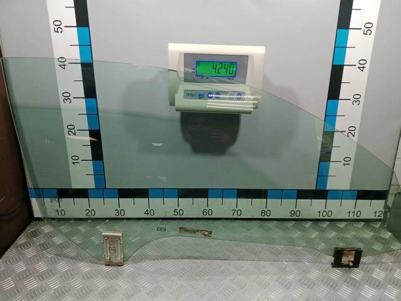 [Б/У] Стекло передней правой двери [Код: 00676490 ]